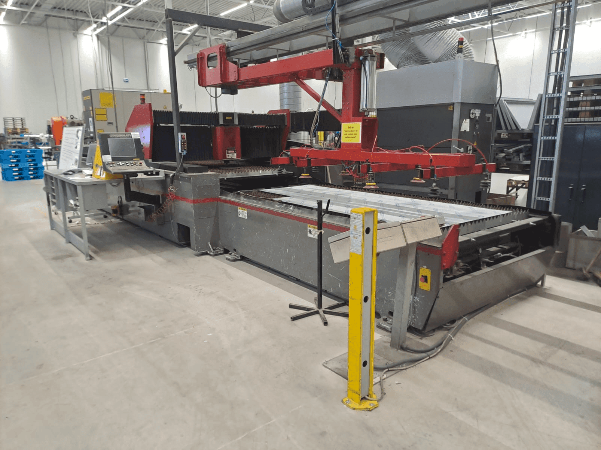 Makine Cincinnati CL-800 5 x 10 - Önden görünüm