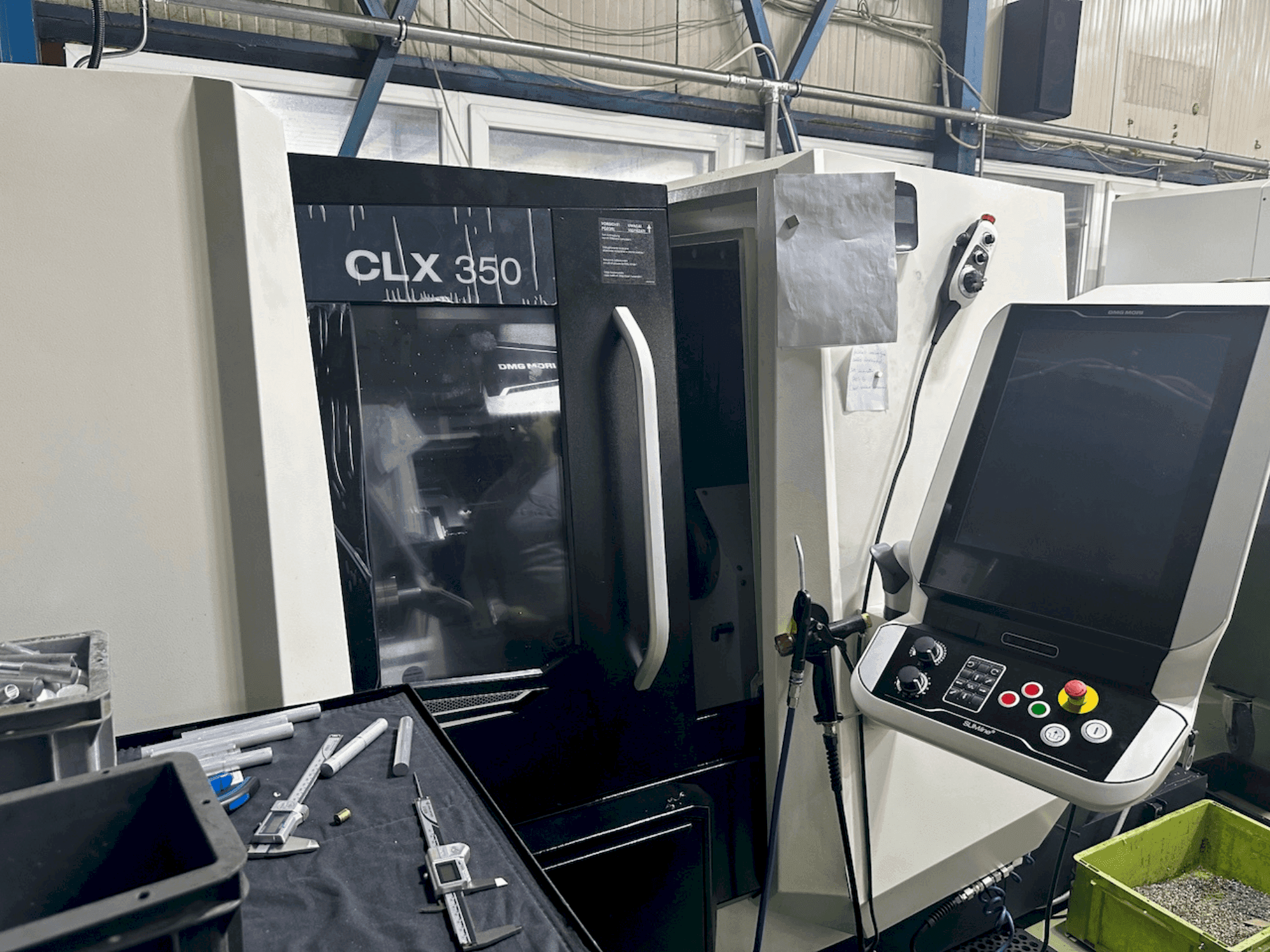 Makine DMG MORI CLX 350 V6 - Önden görünüm