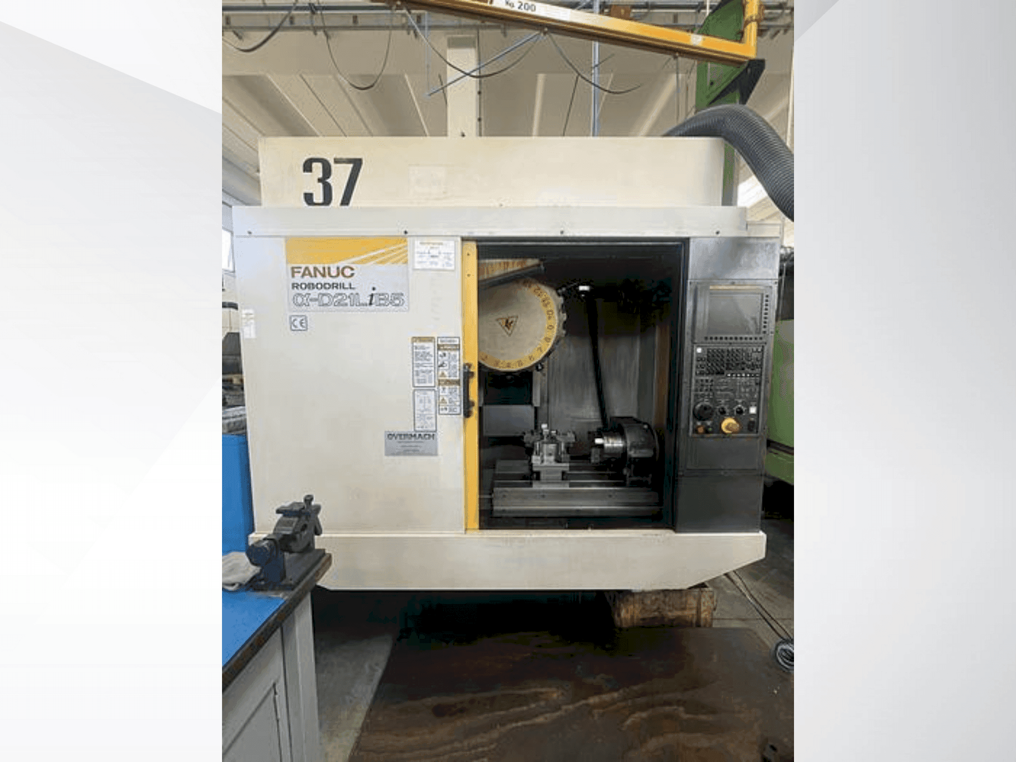 Makine FANUC Robodrill α-D21LiB5 - Önden görünüm