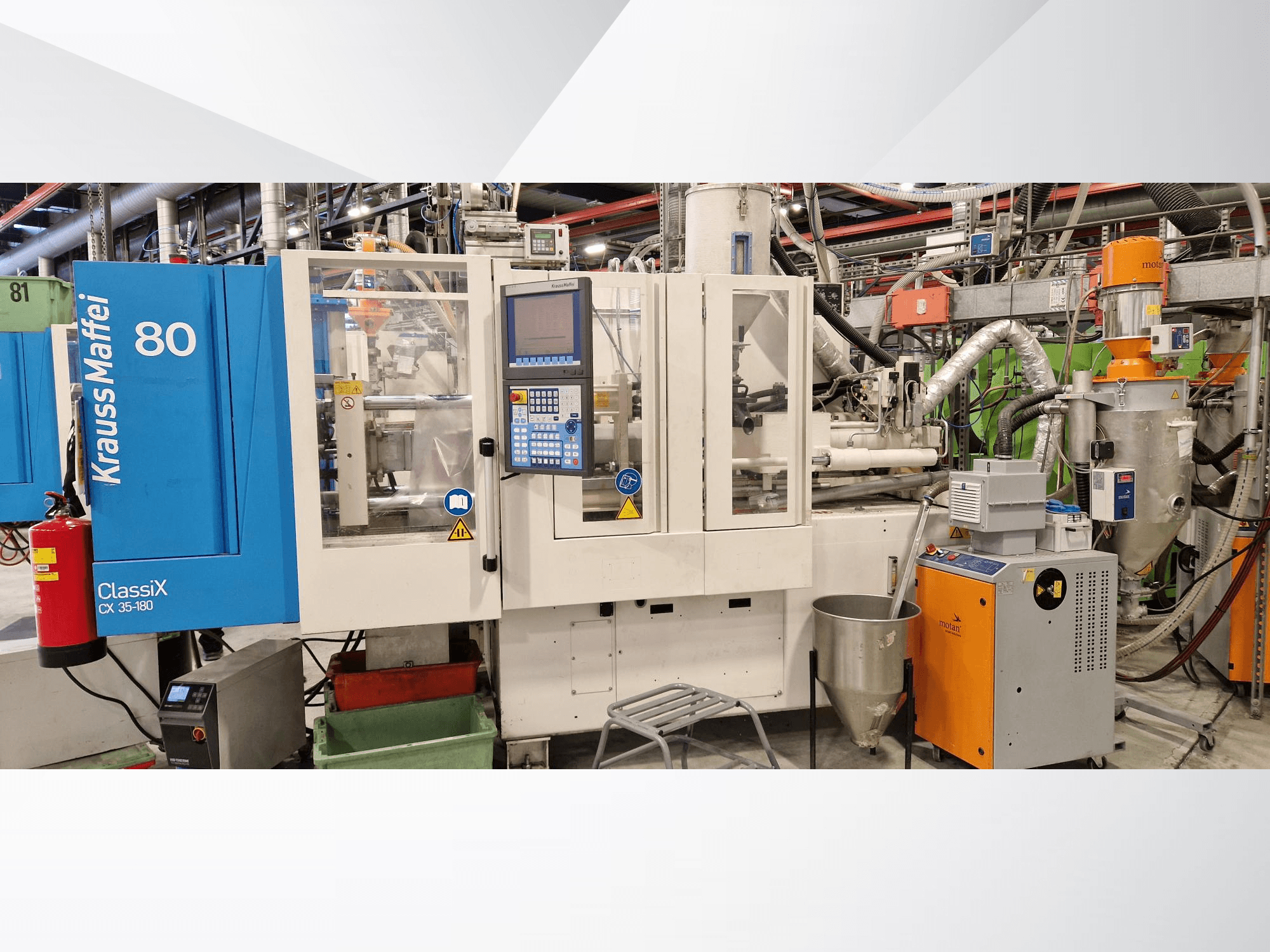 Krauss Maffei ClassiX CX 35-180 hidrolik enjeksiyon kalıplama makinesi, önden görünüm, kontrol paneli ve yardımcı ekipmanlar görülebilir.