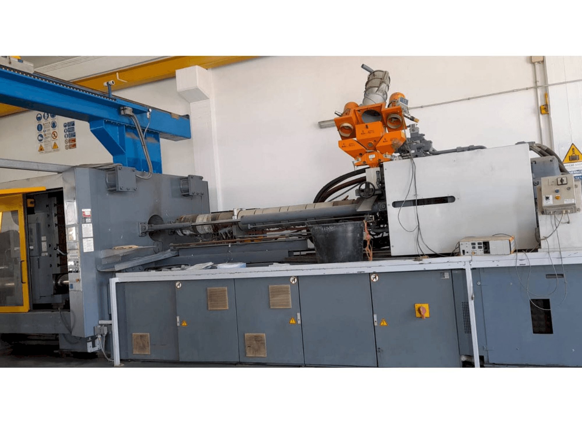 Makine Battenfeld BA 1000/12000 HM - Önden görünüm