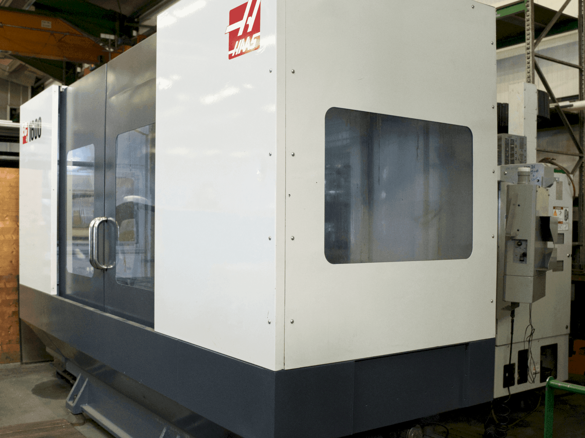 Makine HAAS EC-1600 - Önden görünüm