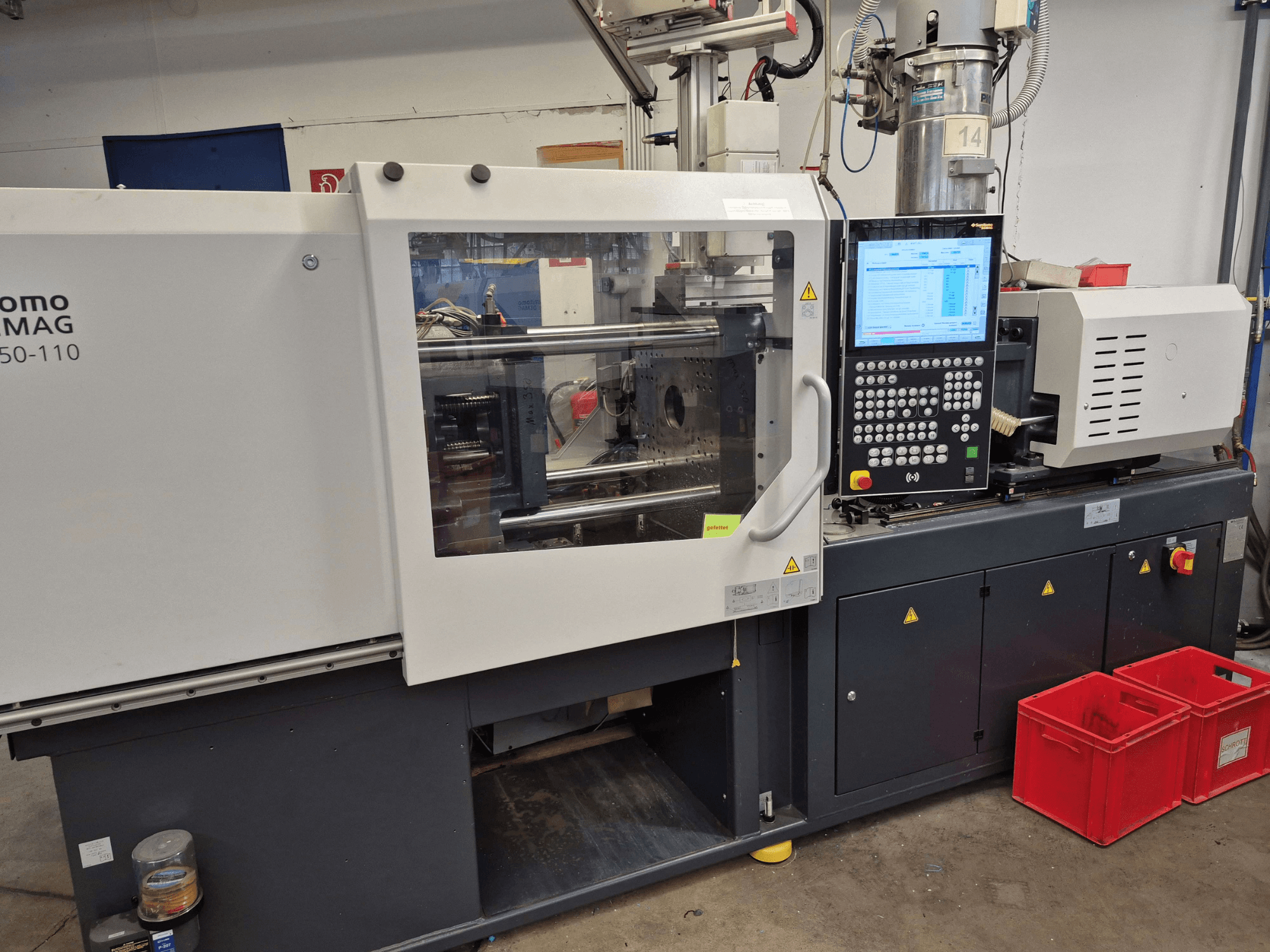 SUMITOMO SHI DEMAG Intelect 2 50/360-110 elektrikli enjeksiyon kalıplama makinesi; kontrol paneli ve güvenlik özelliklerinin görülebildiği yandan görünüm.