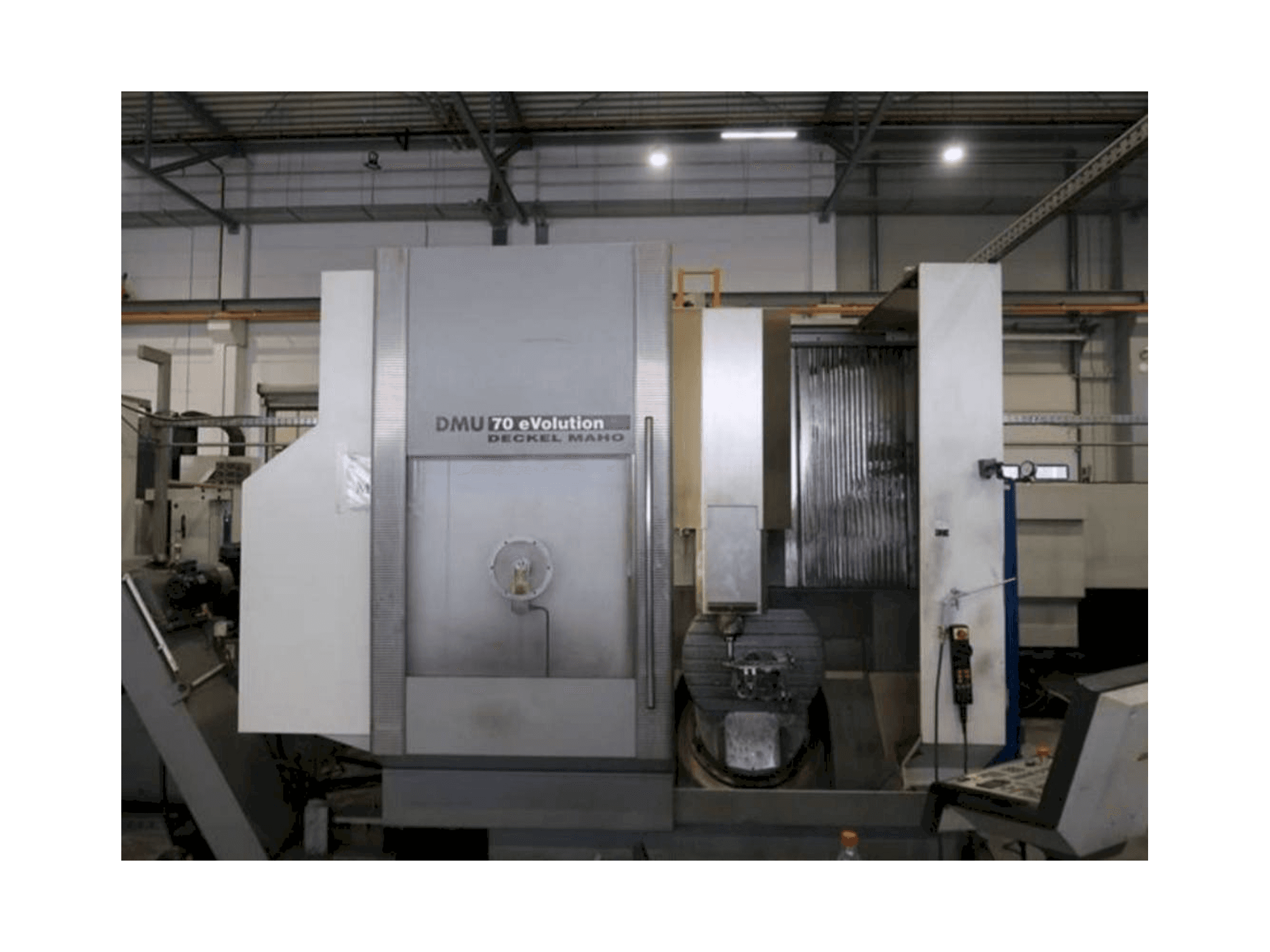 Makine DECKEL MAHO DMU 70 eVolution - Önden görünüm