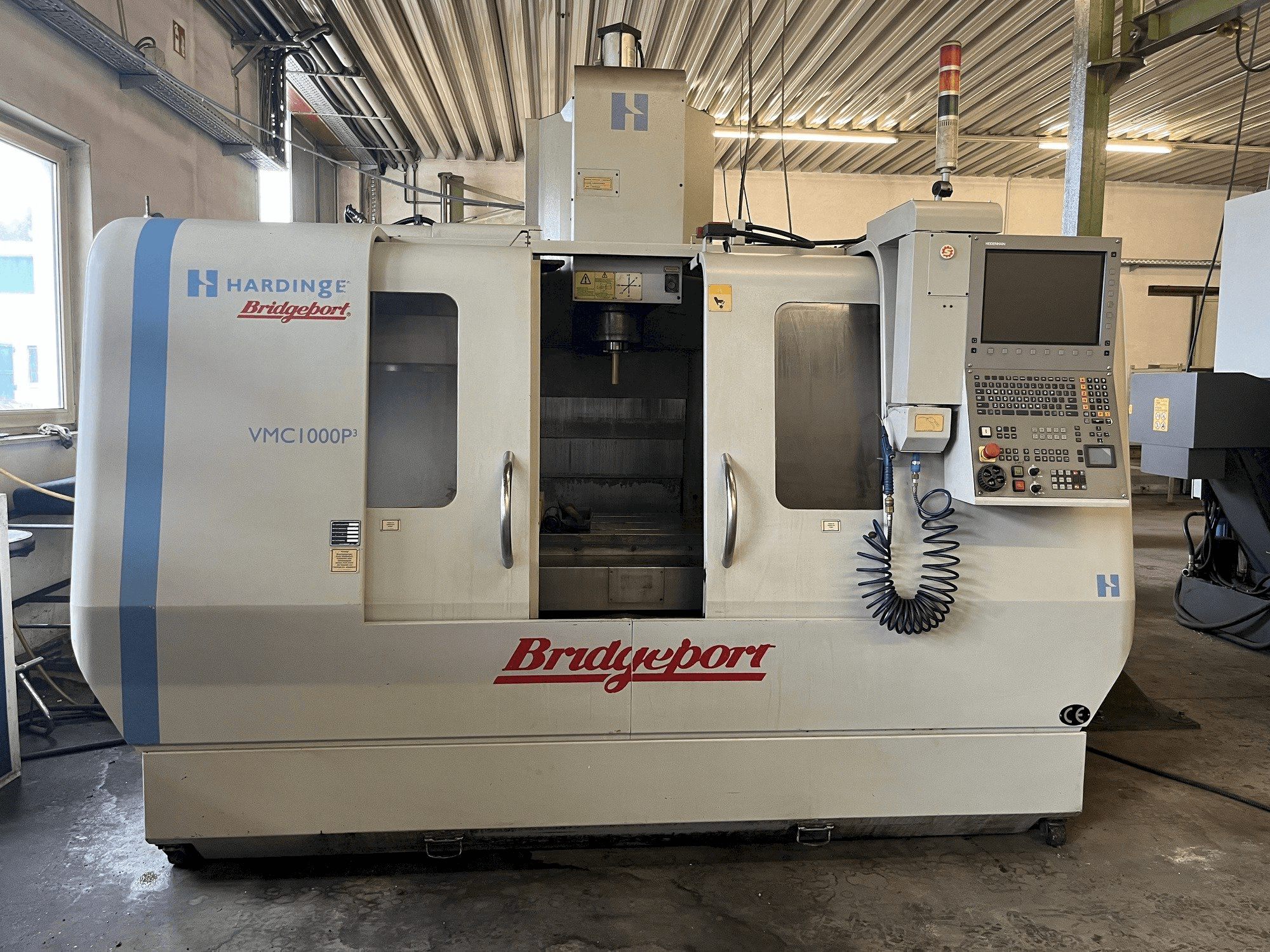 Makine Hardinge Bridgeport VMC 1000 P3 - Önden görünüm