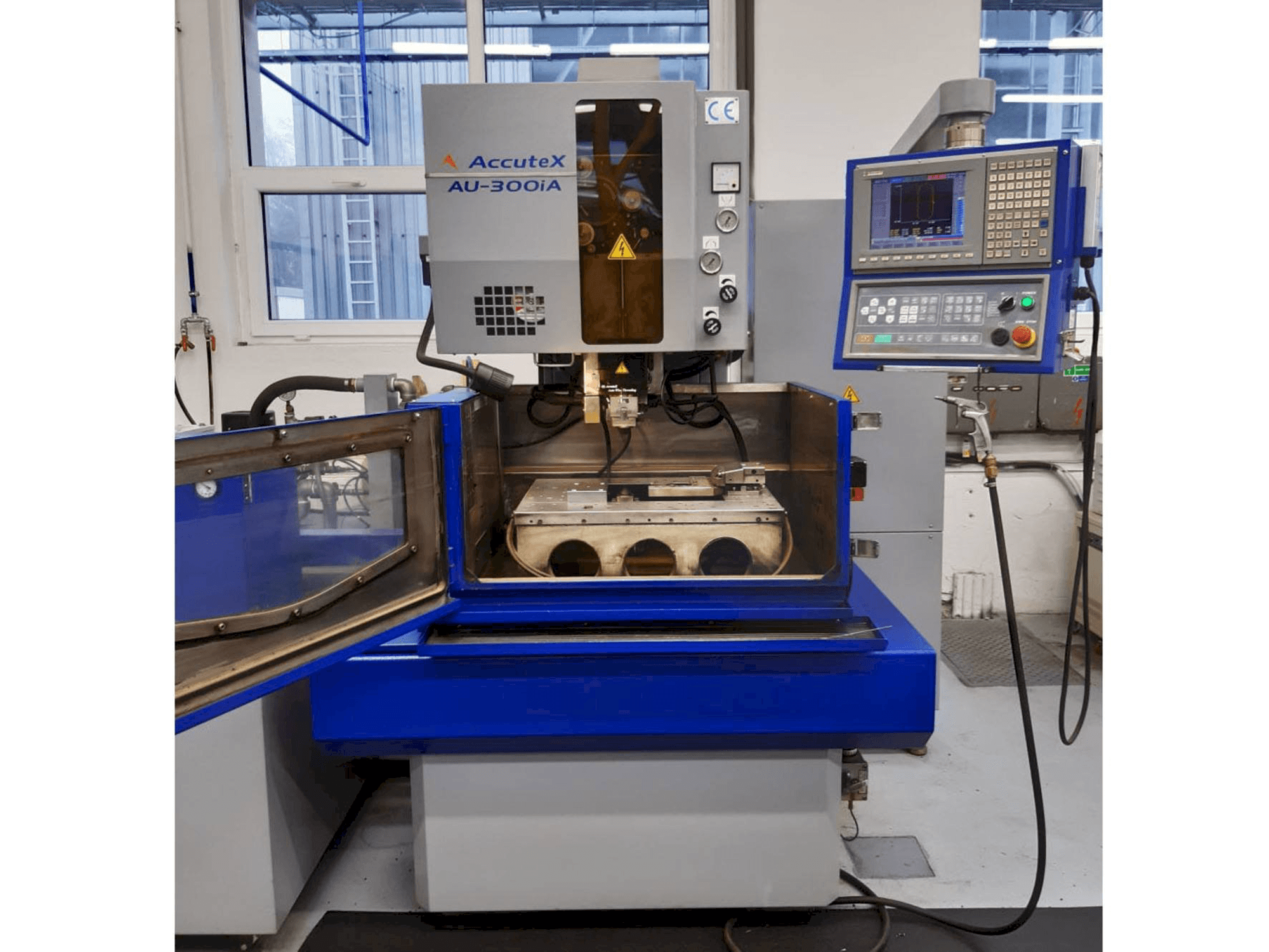 Makine AccuteX AU-300iA - Önden görünüm