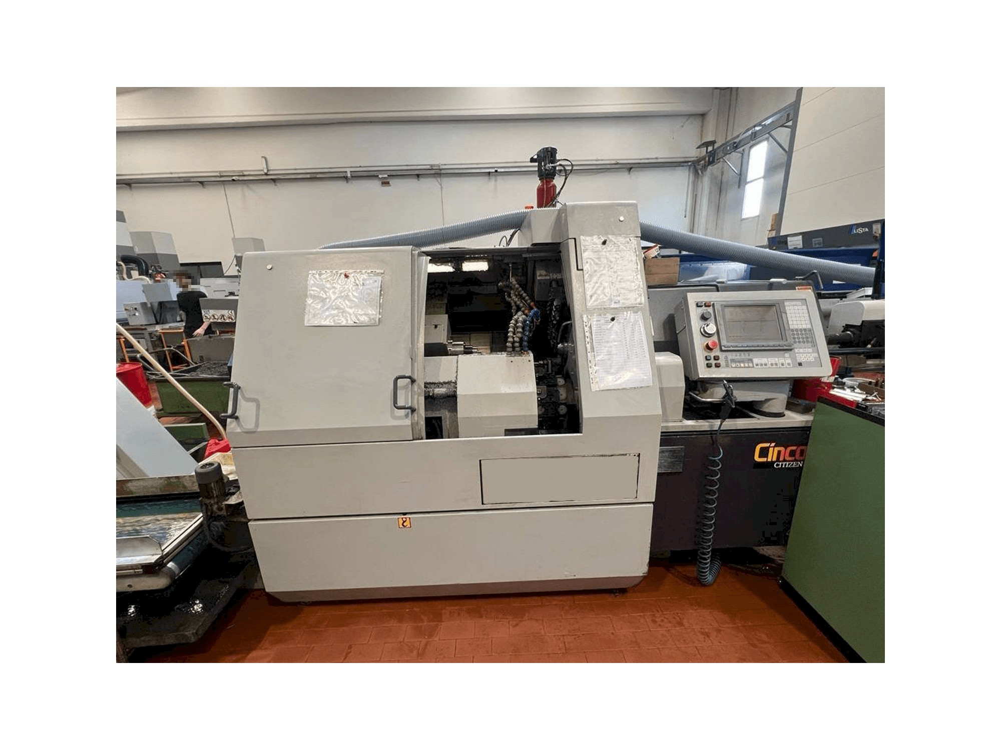 Makine Citizen M32 - Önden görünüm