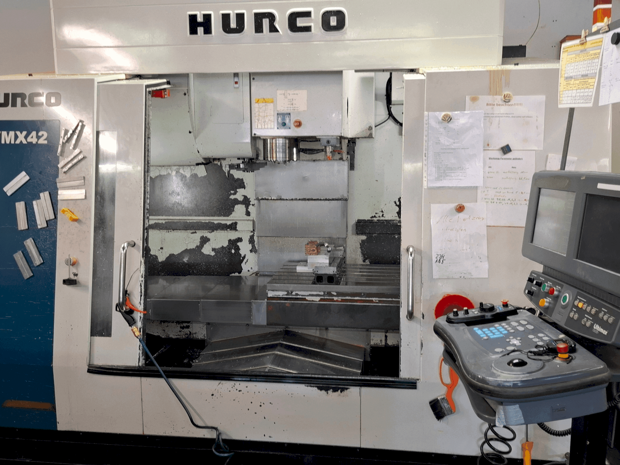 Makine Hurco VMX 42 - Önden görünüm