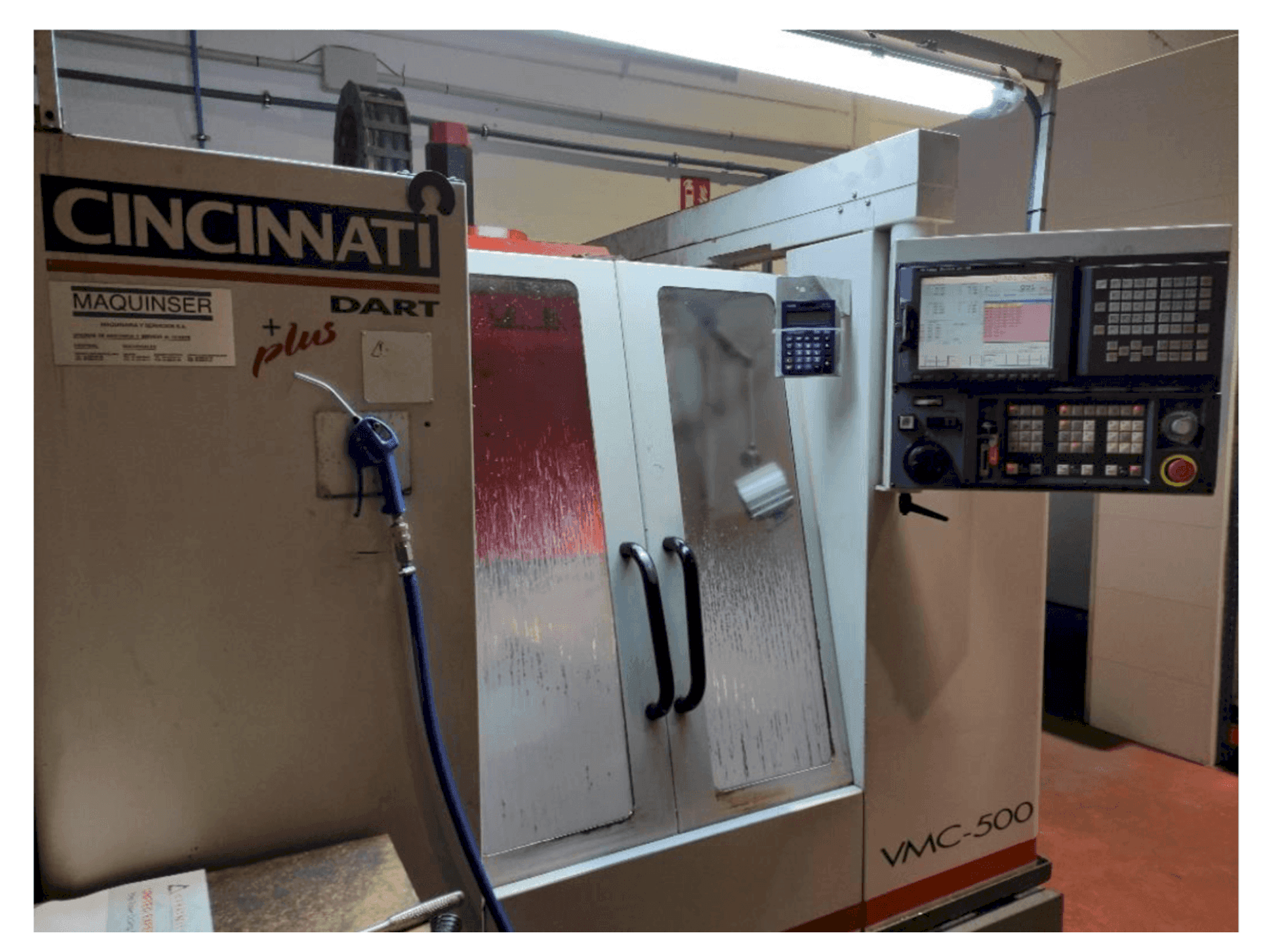 Makine Cincinnati Dart Plus VMC-500 - Önden görünüm
