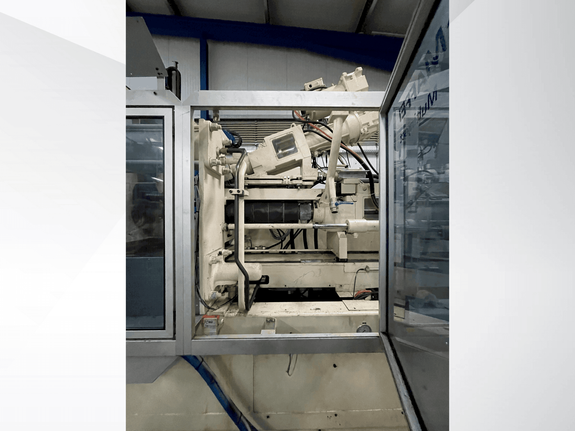 Makine Krauss Maffei 300-1400-390-3-CZ - Önden görünüm