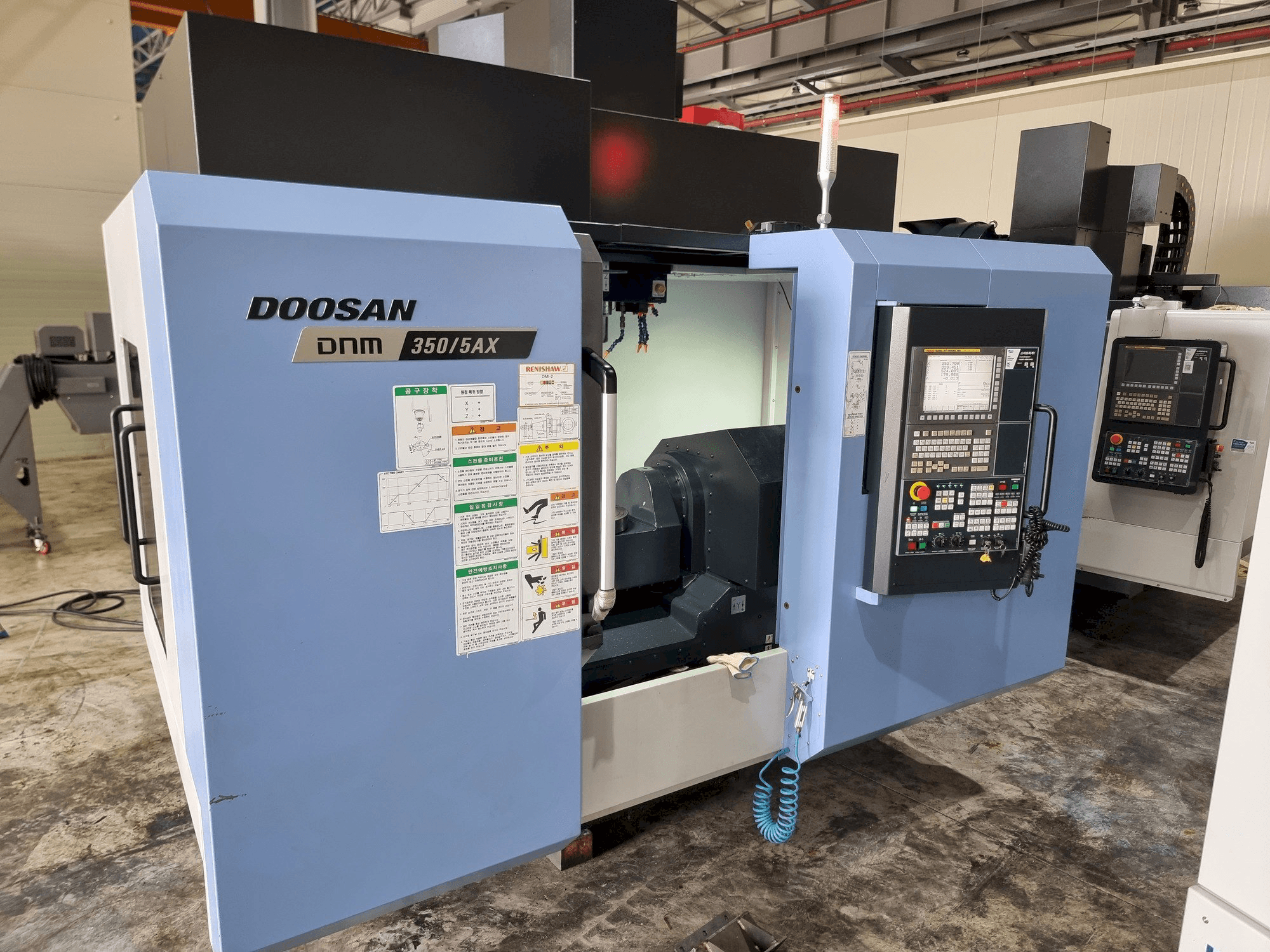 Makine Doosan DNM350/5AX - Önden görünüm