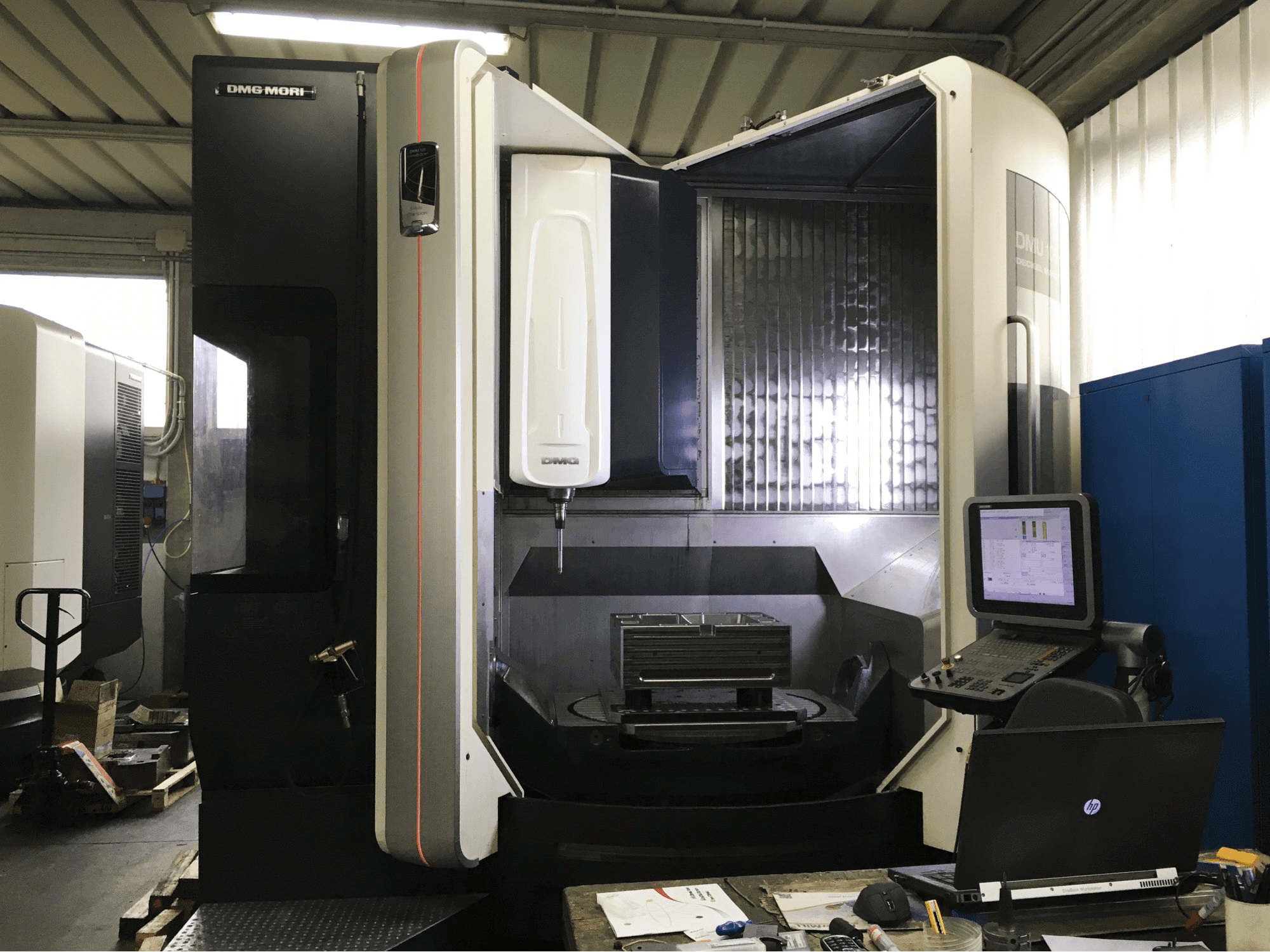 Makine 1 DMG MORI - Önden görünüm DMU 105 monoBLOCK