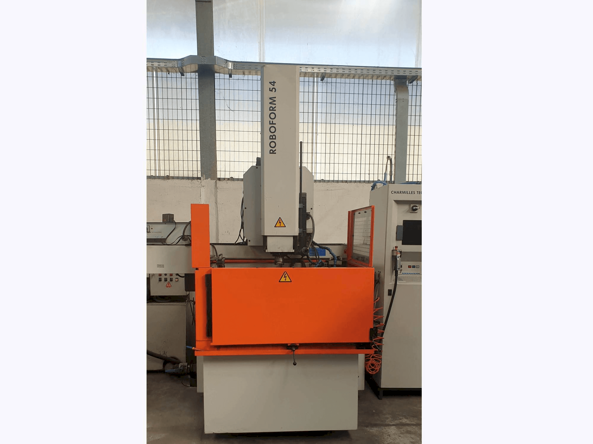 Makine CHARMILLES ROBOFORM 54 - Önden görünüm