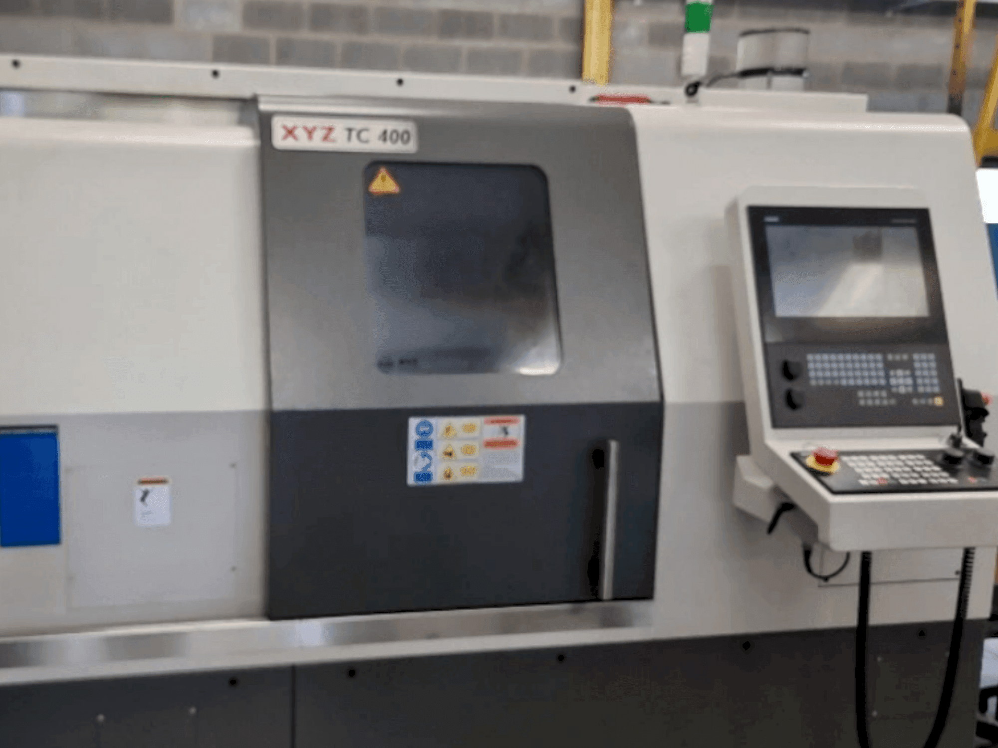 Makine XYZ TC 400 - Önden görünüm