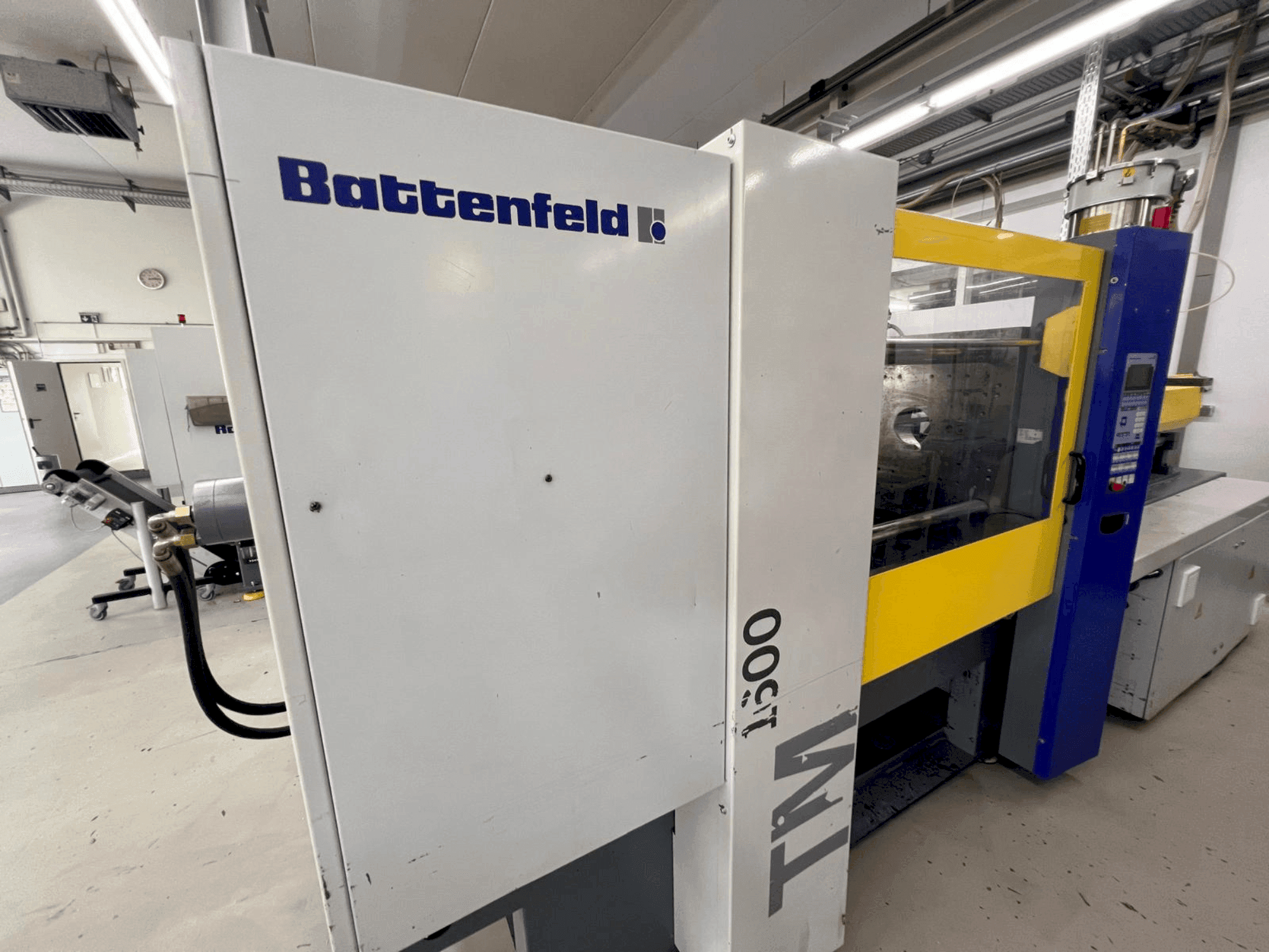Makine Battenfeld TM 1600/1000 - Önden görünüm