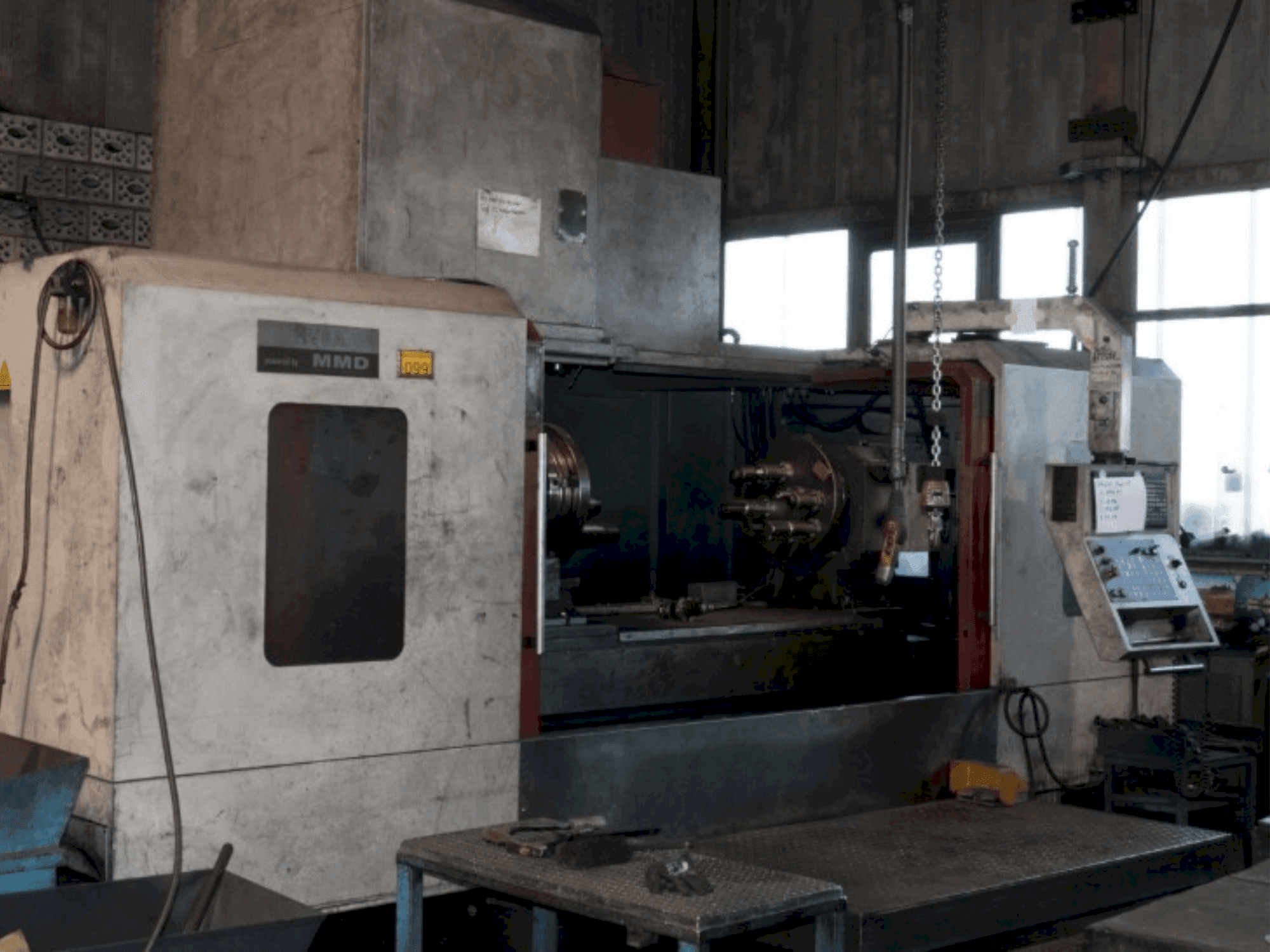 Makine Akira Seiki MMD HV8A - Önden görünüm