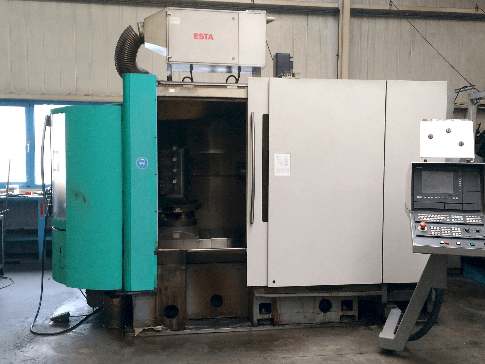 Makine DECKEL MAHO DMC 60H - Önden görünüm