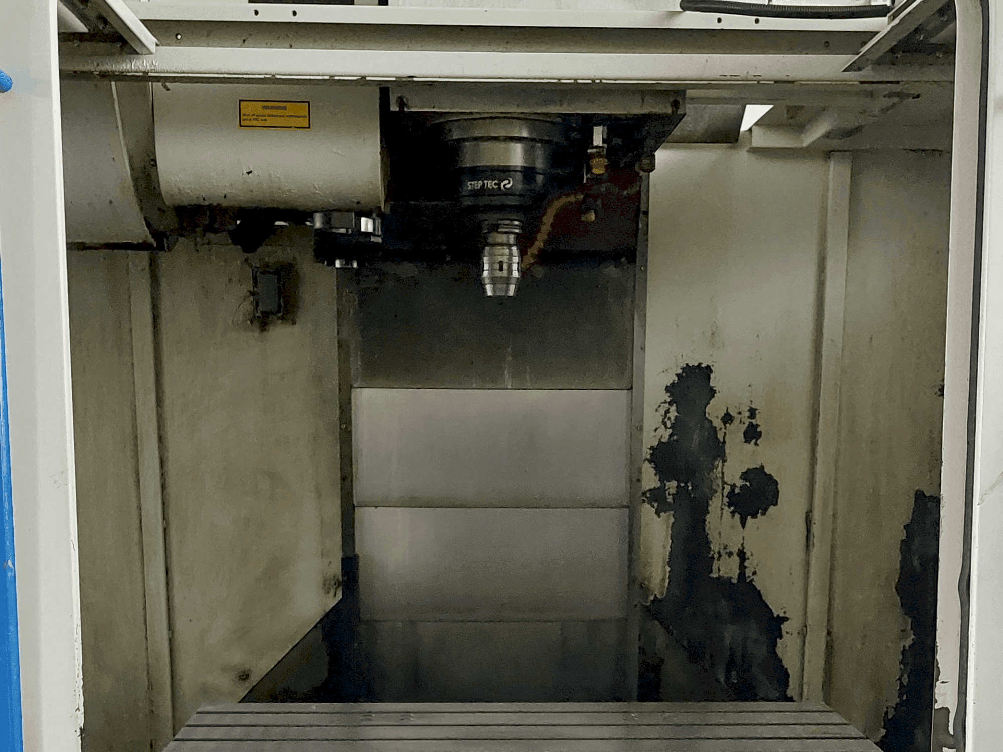 Makine MIKRON VCE 1000 Pro-X - Önden görünüm