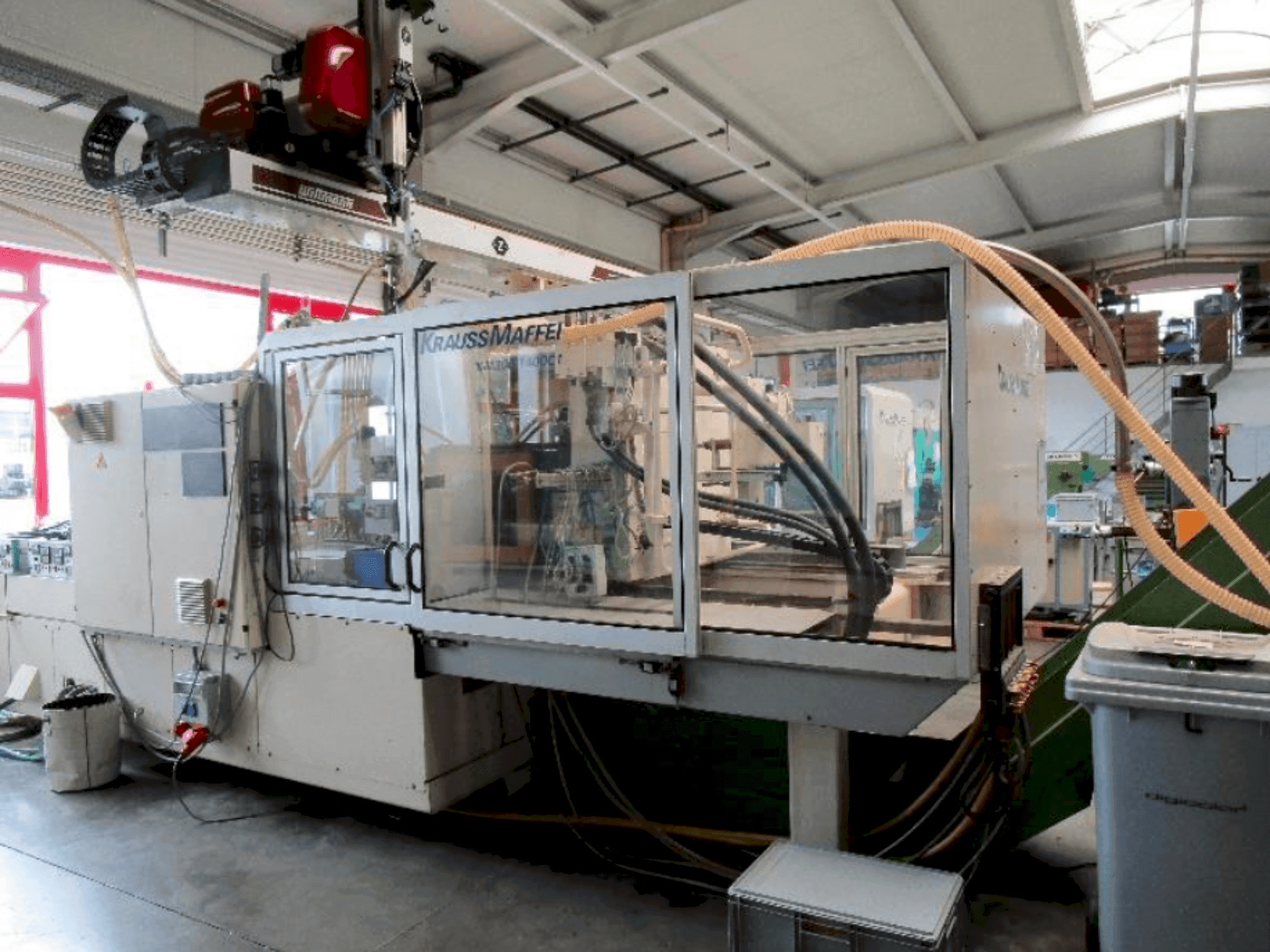 Makine Krauss Maffei 300-1400 C1 - Önden görünüm