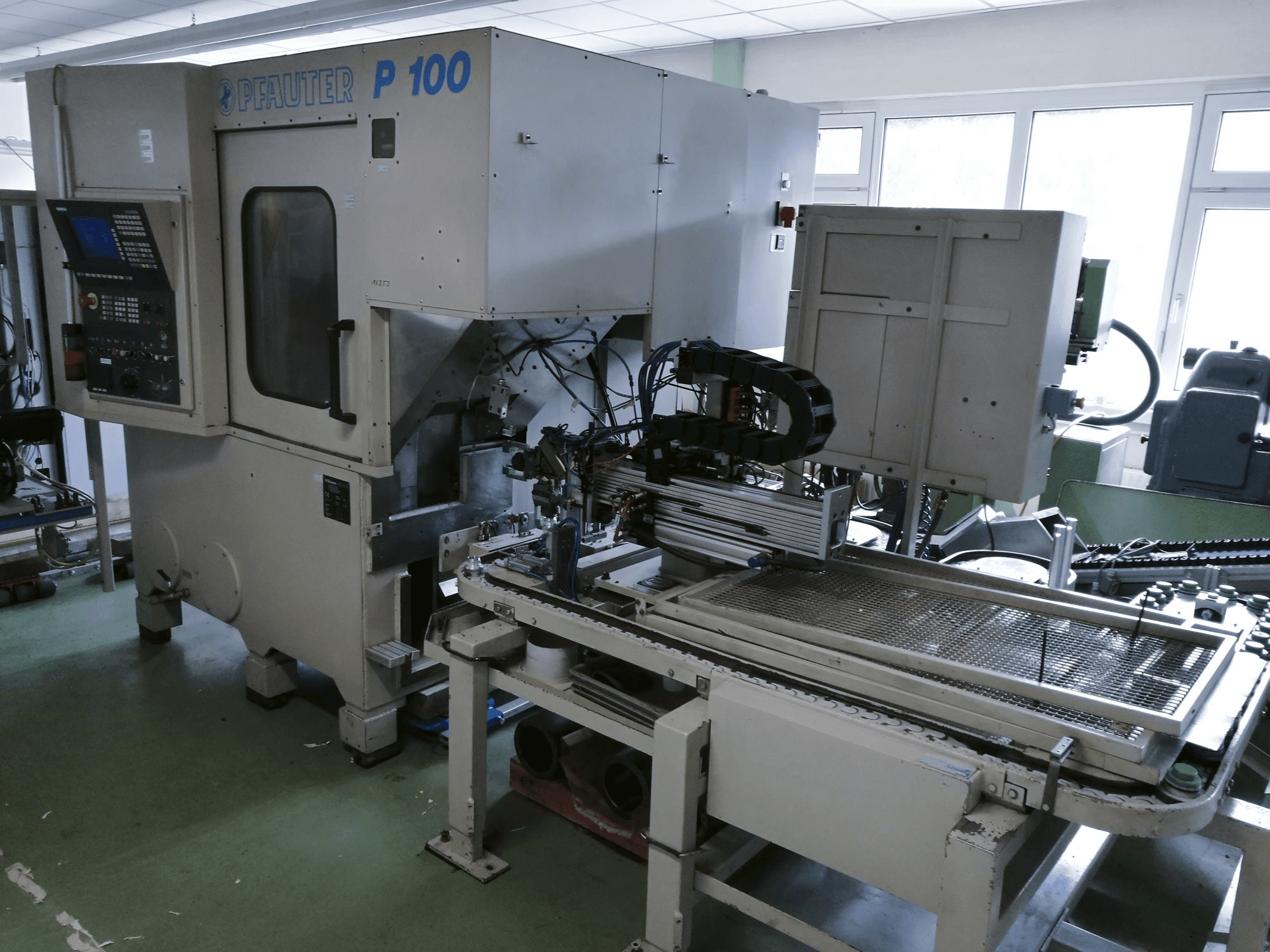 Makine GLEASON-PFAUTER - Önden görünüm P100