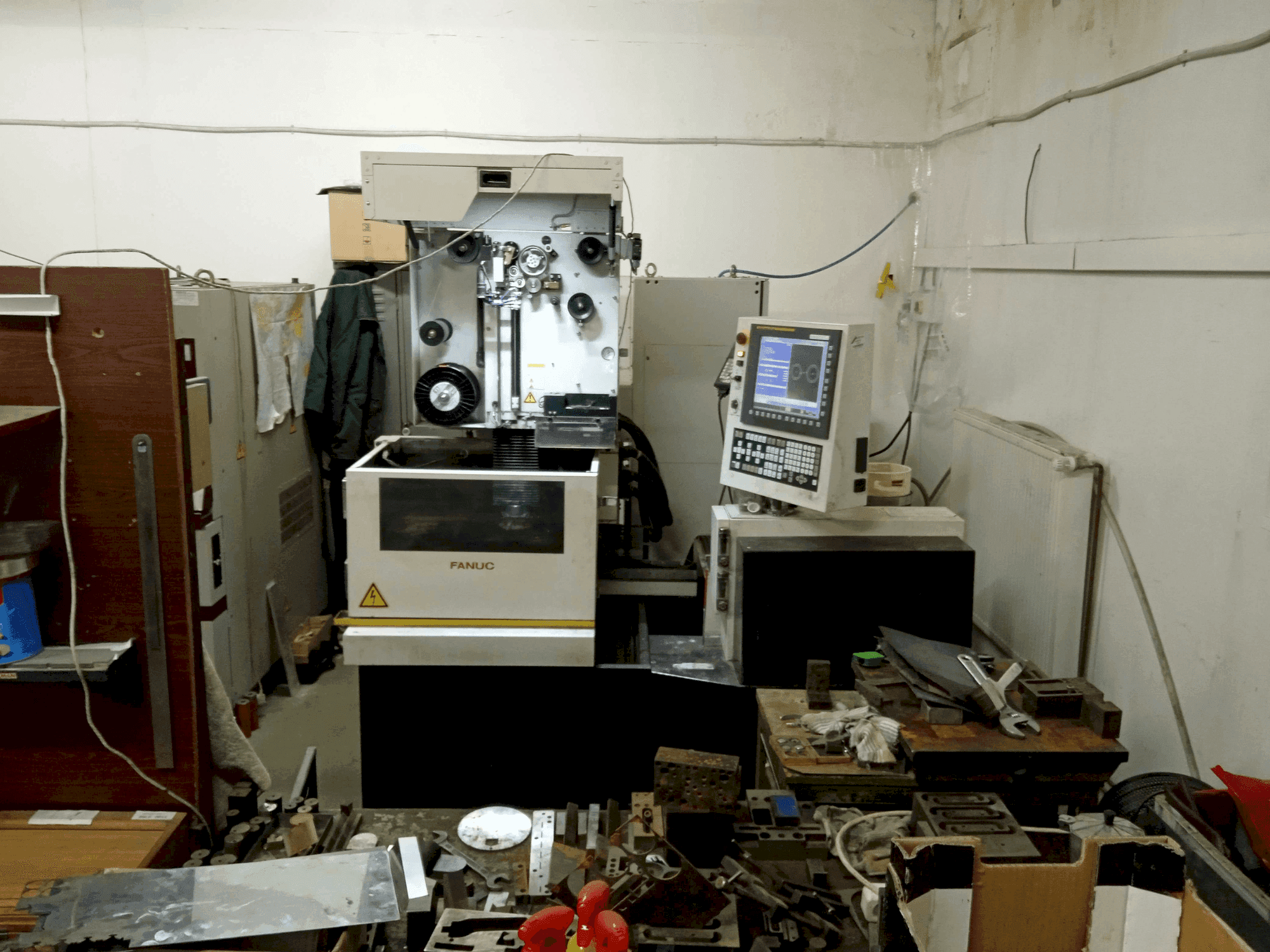 Makine FANUC Robocut Alpha 0iE - Önden görünüm