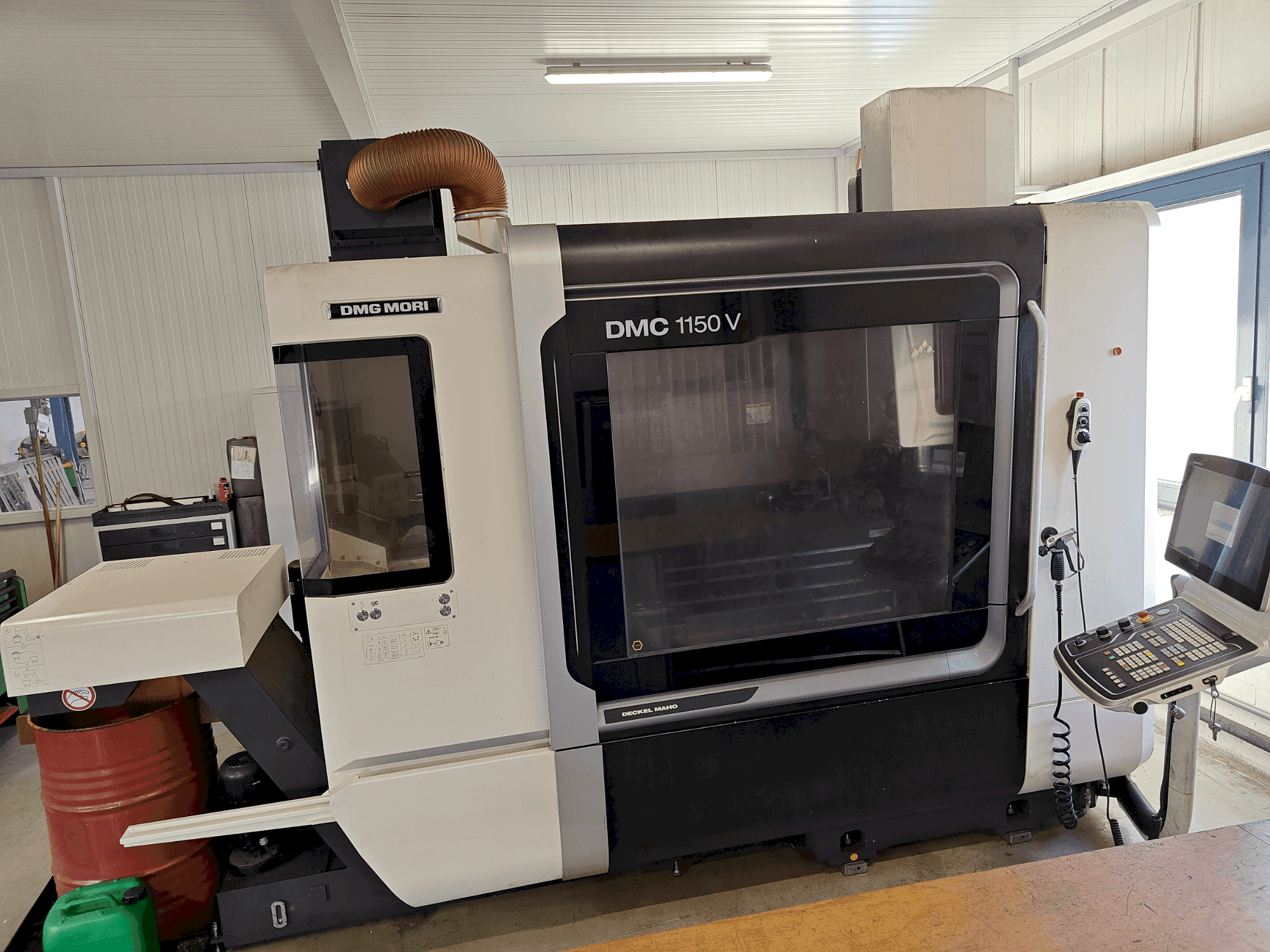 Makine DMG MORI DMC 1150 V - Önden görünüm