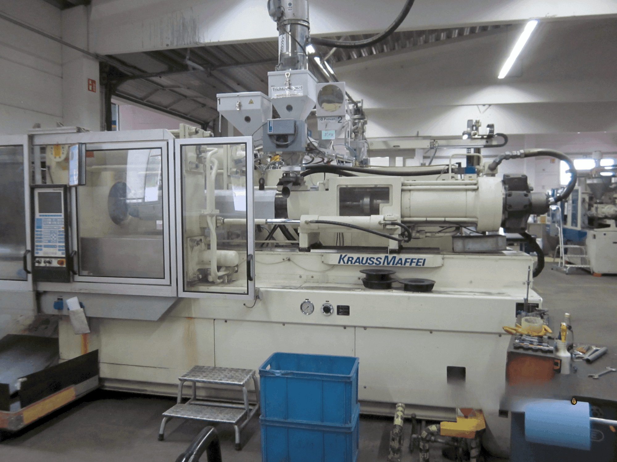 Makine Krauss Maffei 350-1900 C1 - Önden görünüm