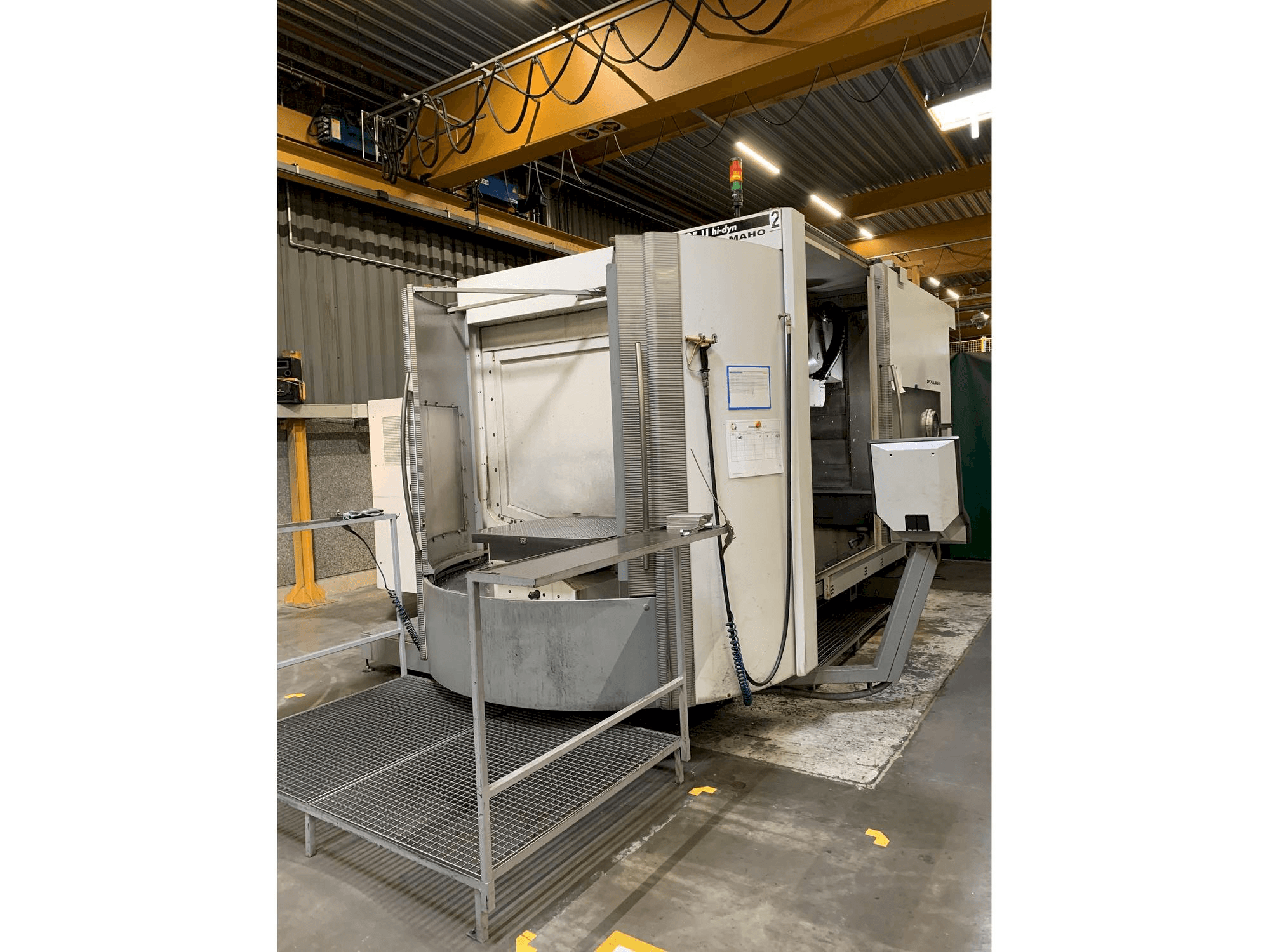 Makine DECKEL MAHO DMC 125 U hi-dyn - Önden görünüm