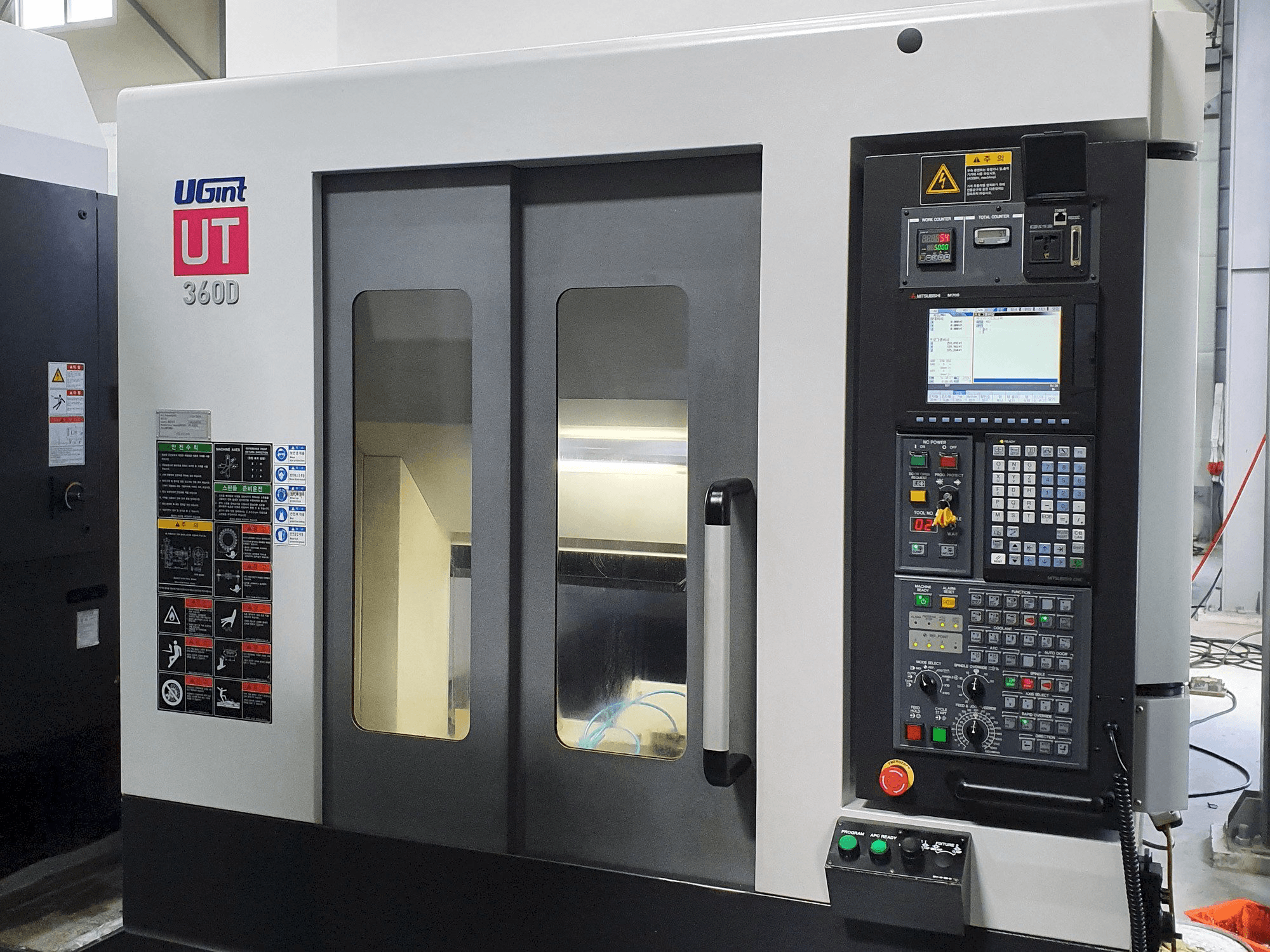 Makine UGINT UT360D - Önden görünüm