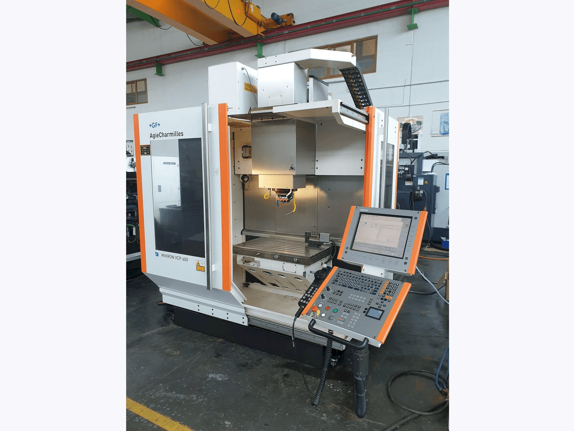Makine MIKRON VCP 600 - Önden görünüm