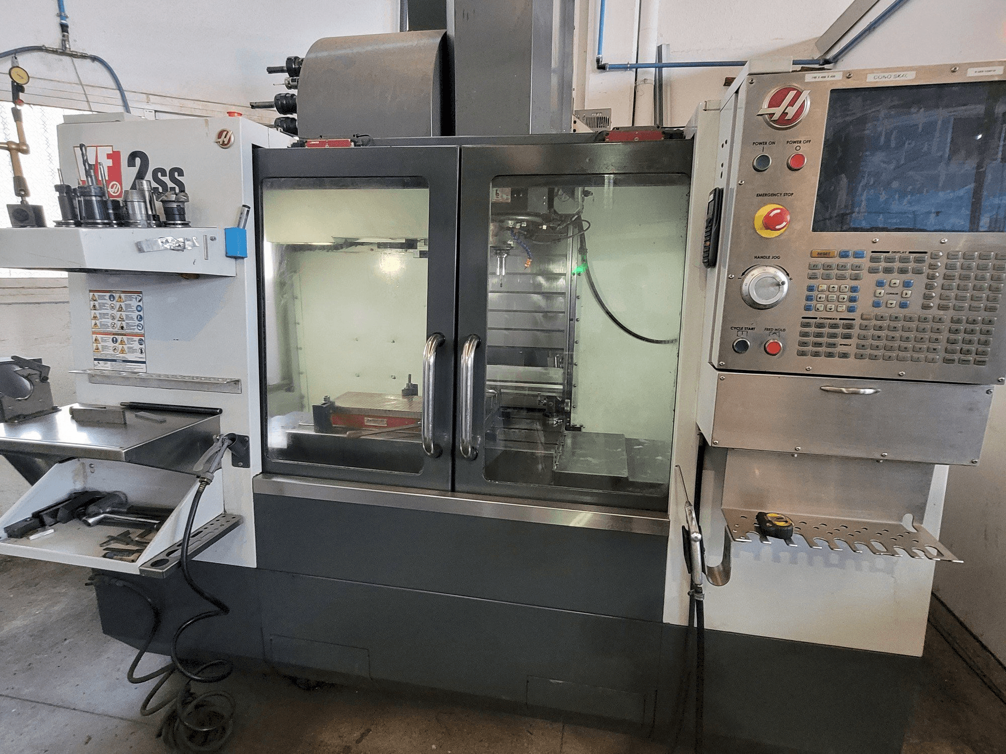 Makine HAAS VF2SS - Önden görünüm
