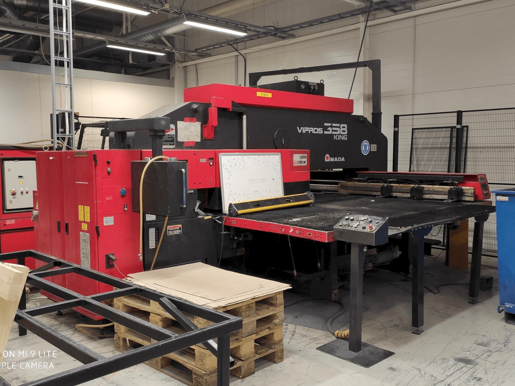 Makine AMADA Vipros 358 King FS18 PC EMC - Önden görünüm