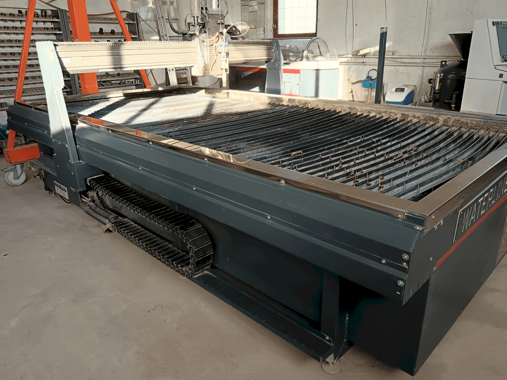 Makine Waterjet Italy WL510 - Önden görünüm