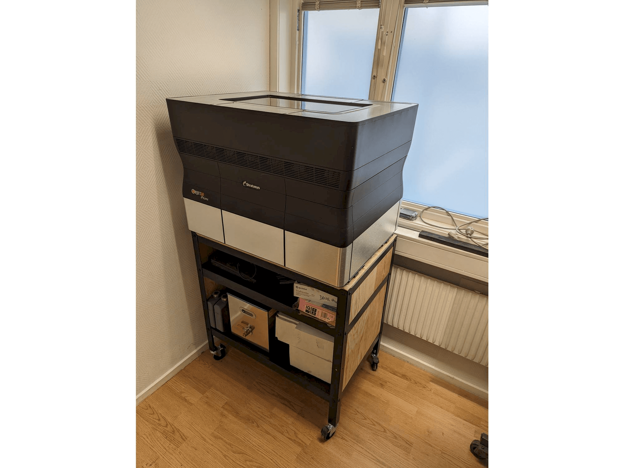 Makine Stratasys objet30 V3 pro - Önden görünüm