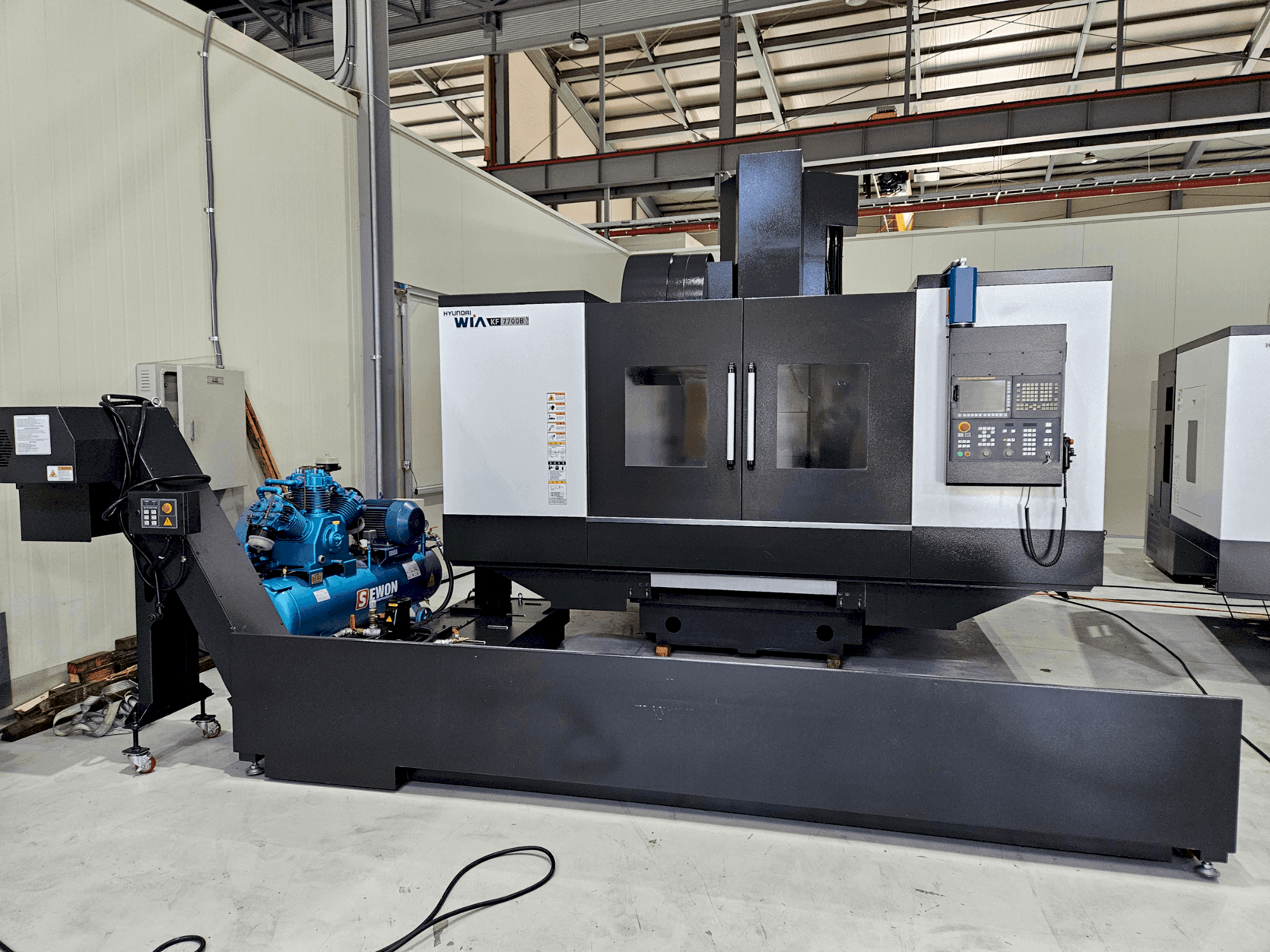 Makine Hyundai Wia WIA KF 7700 B - Önden görünüm