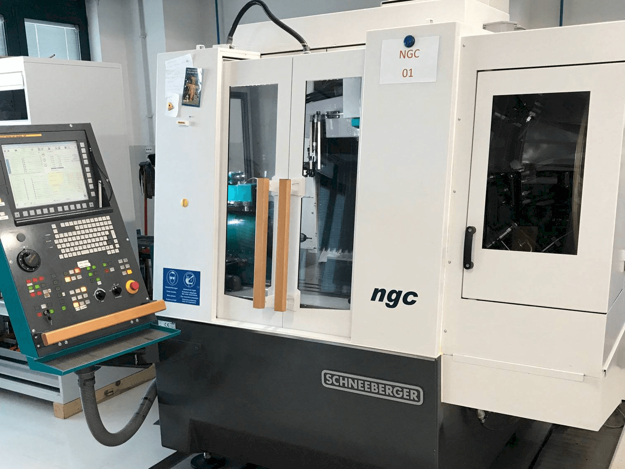 Makine Schneeberger NGC - Önden görünüm