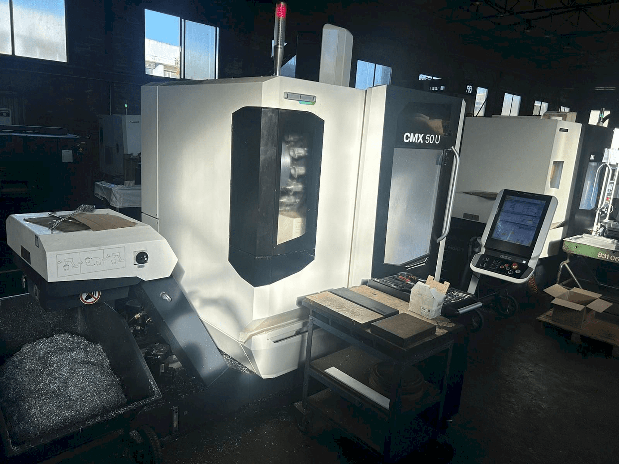 Makine DMG MORI CMX 50 U - Önden görünüm