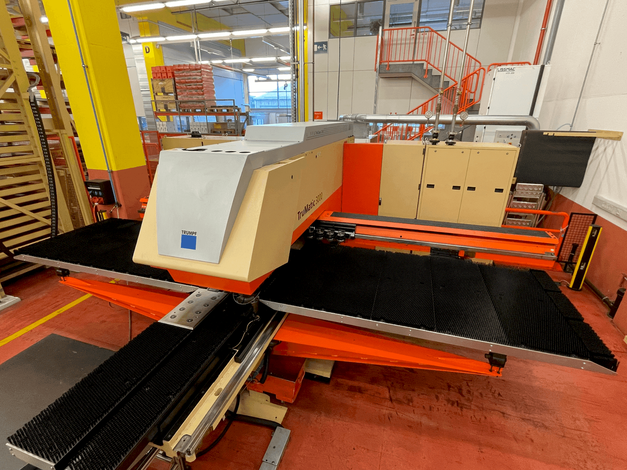 Makine TRUMPF TruMatic 3000 - Önden görünüm