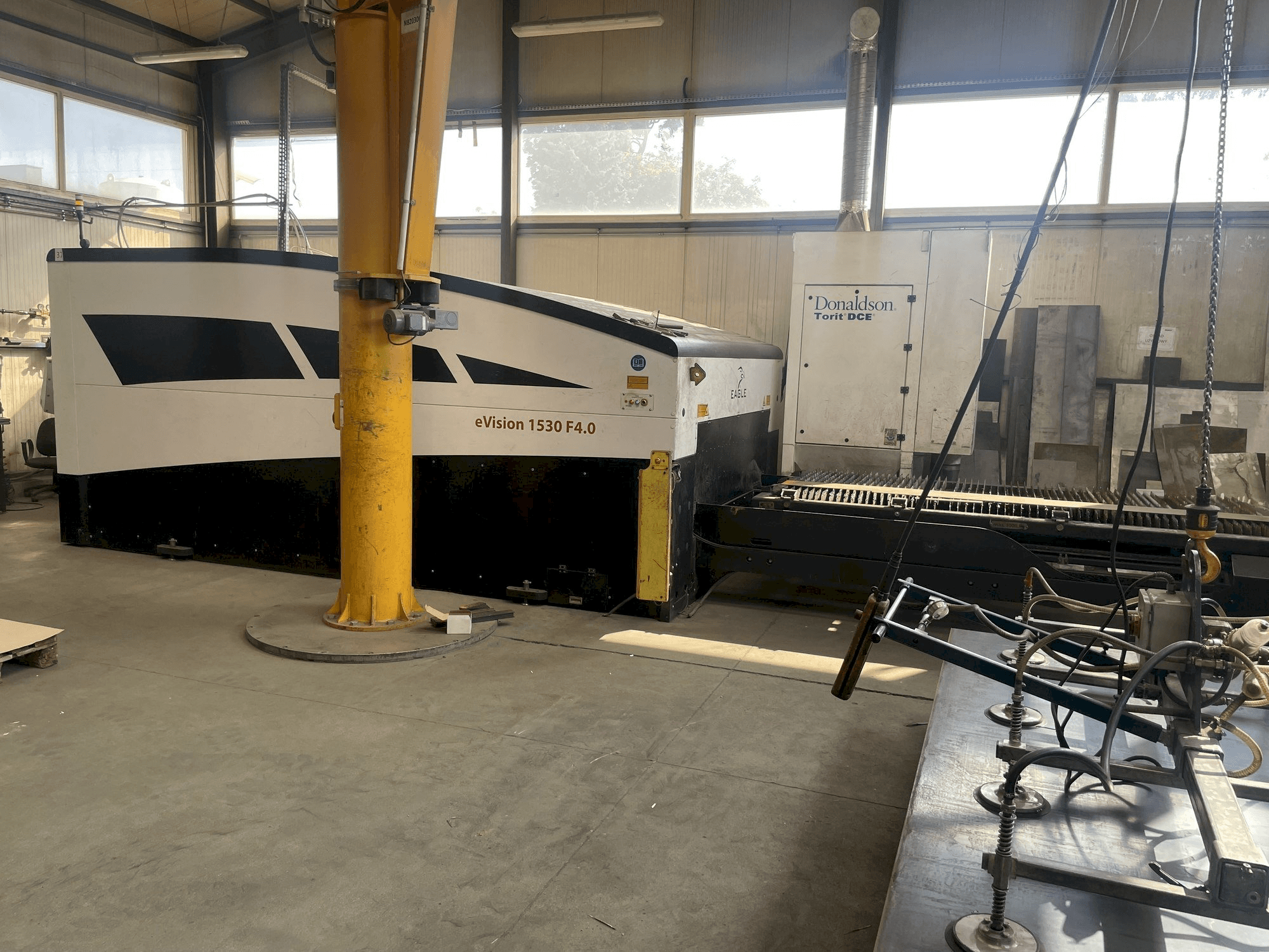 Makine EAGLE eVision 1530 F4.0 - Önden görünüm