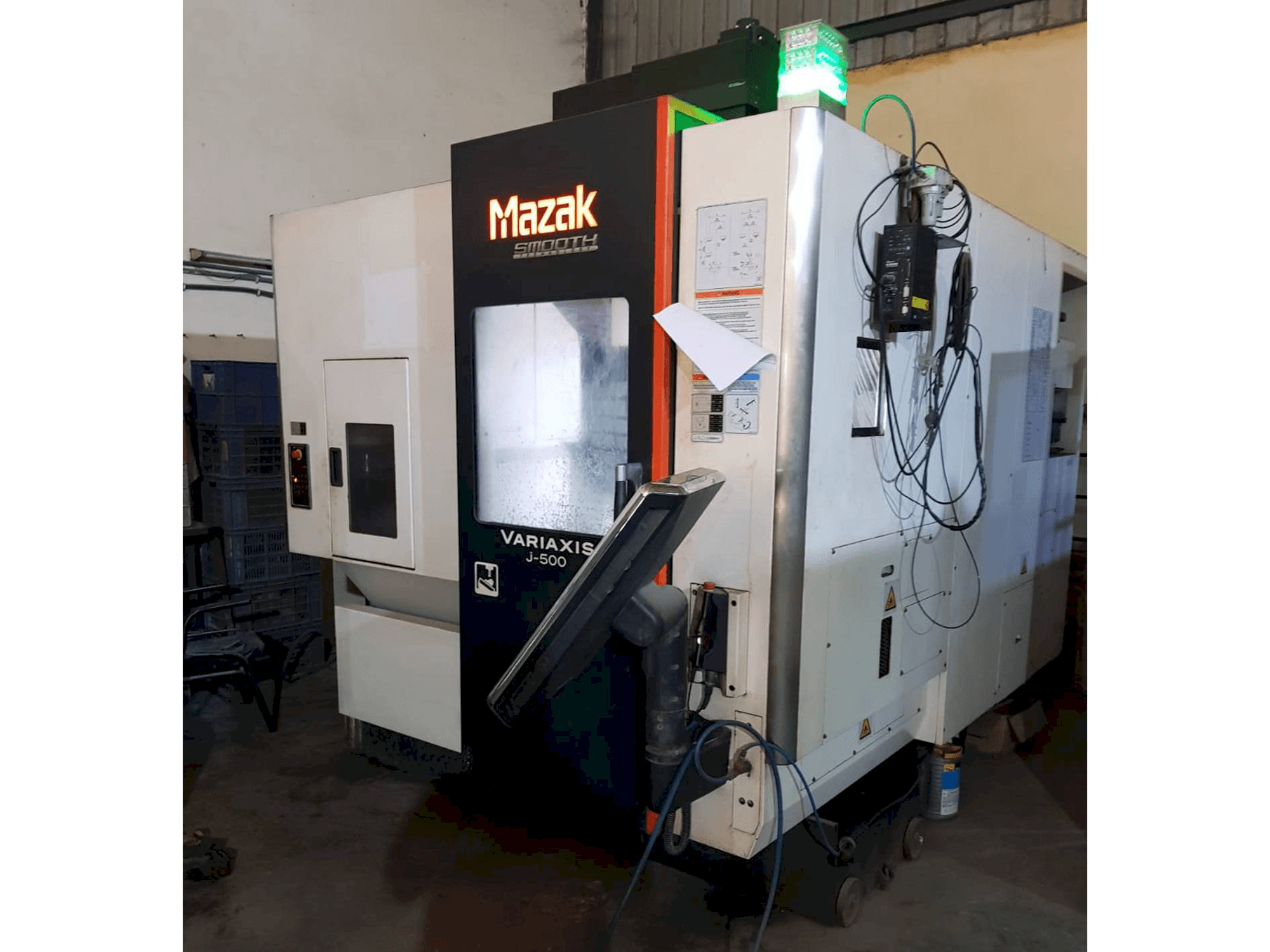 Makine Mazak Variaxis J-500 - Önden görünüm