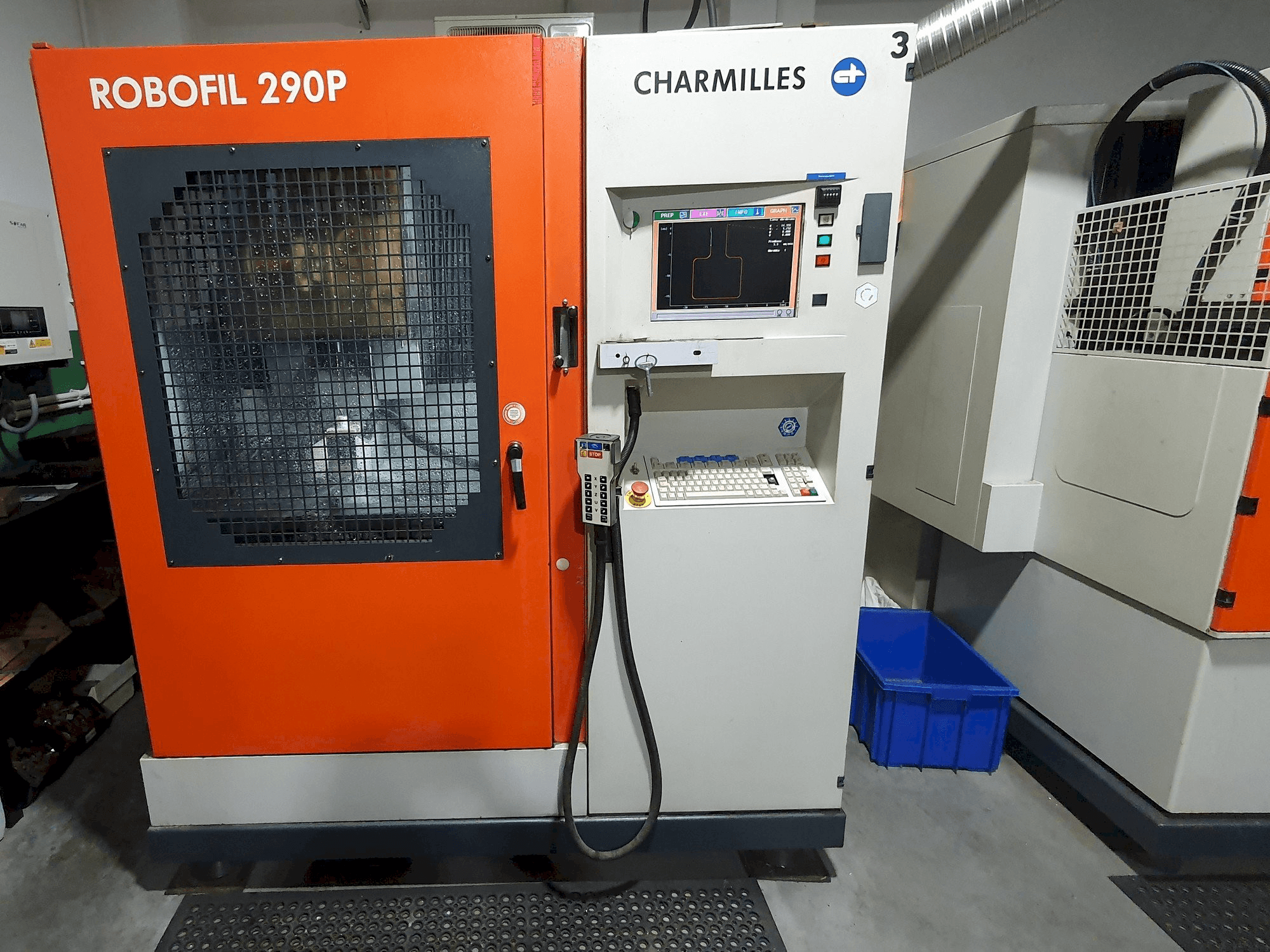 Makine CHARMILLES Robofil 290P - Önden görünüm