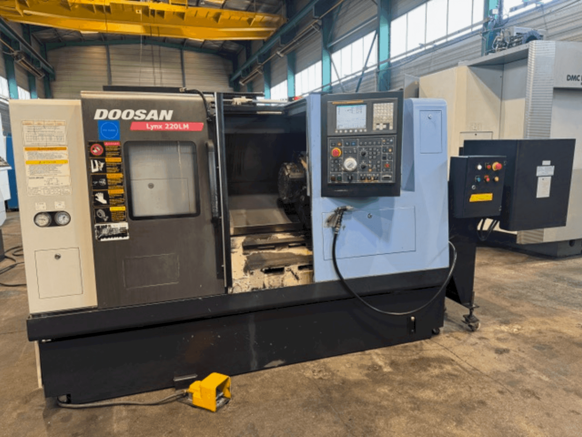 Makine DOOSAN LYNX 220 LMA - Önden görünüm