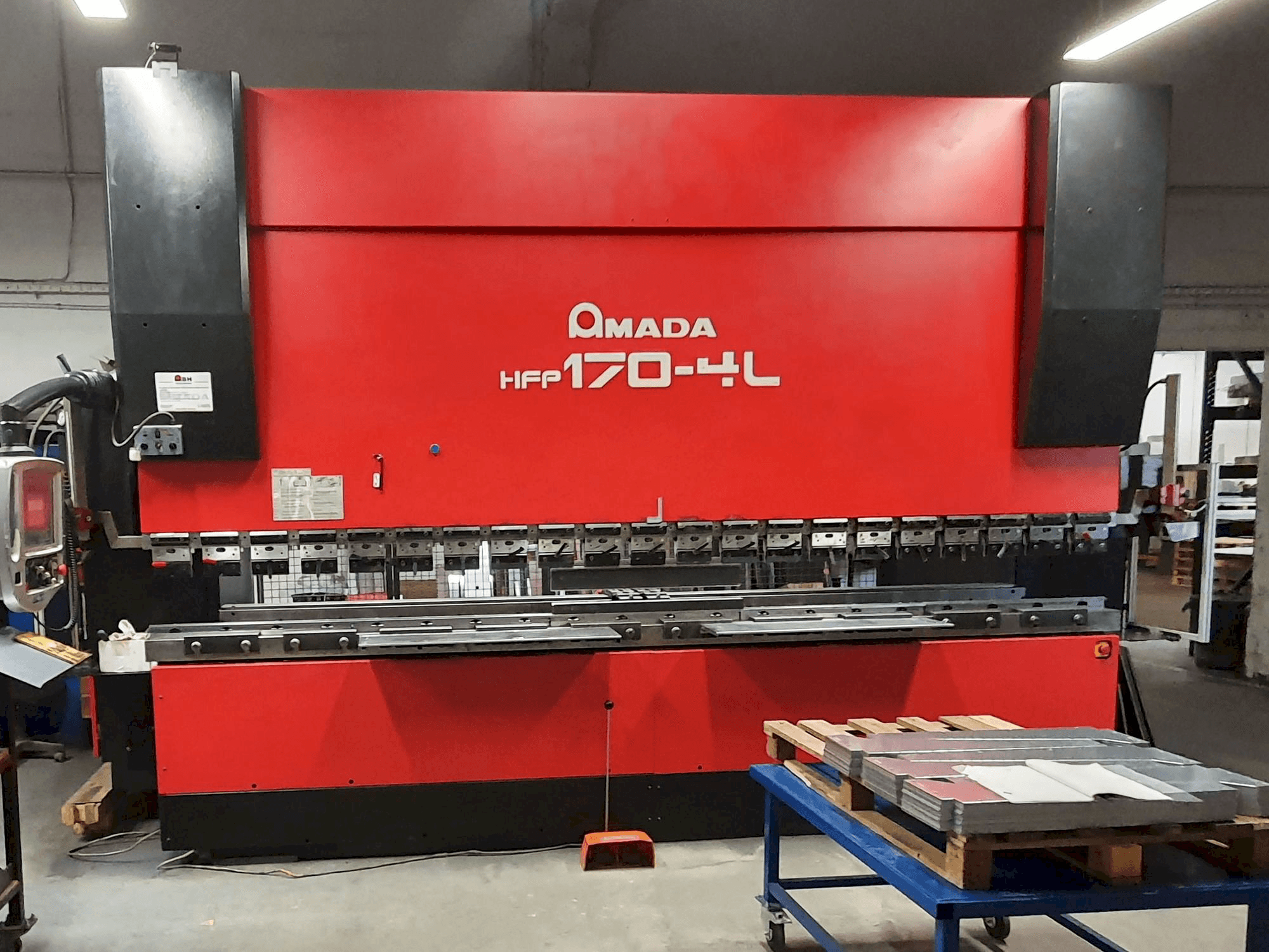 Makine AMADA HFP 170-4 L - Önden görünüm