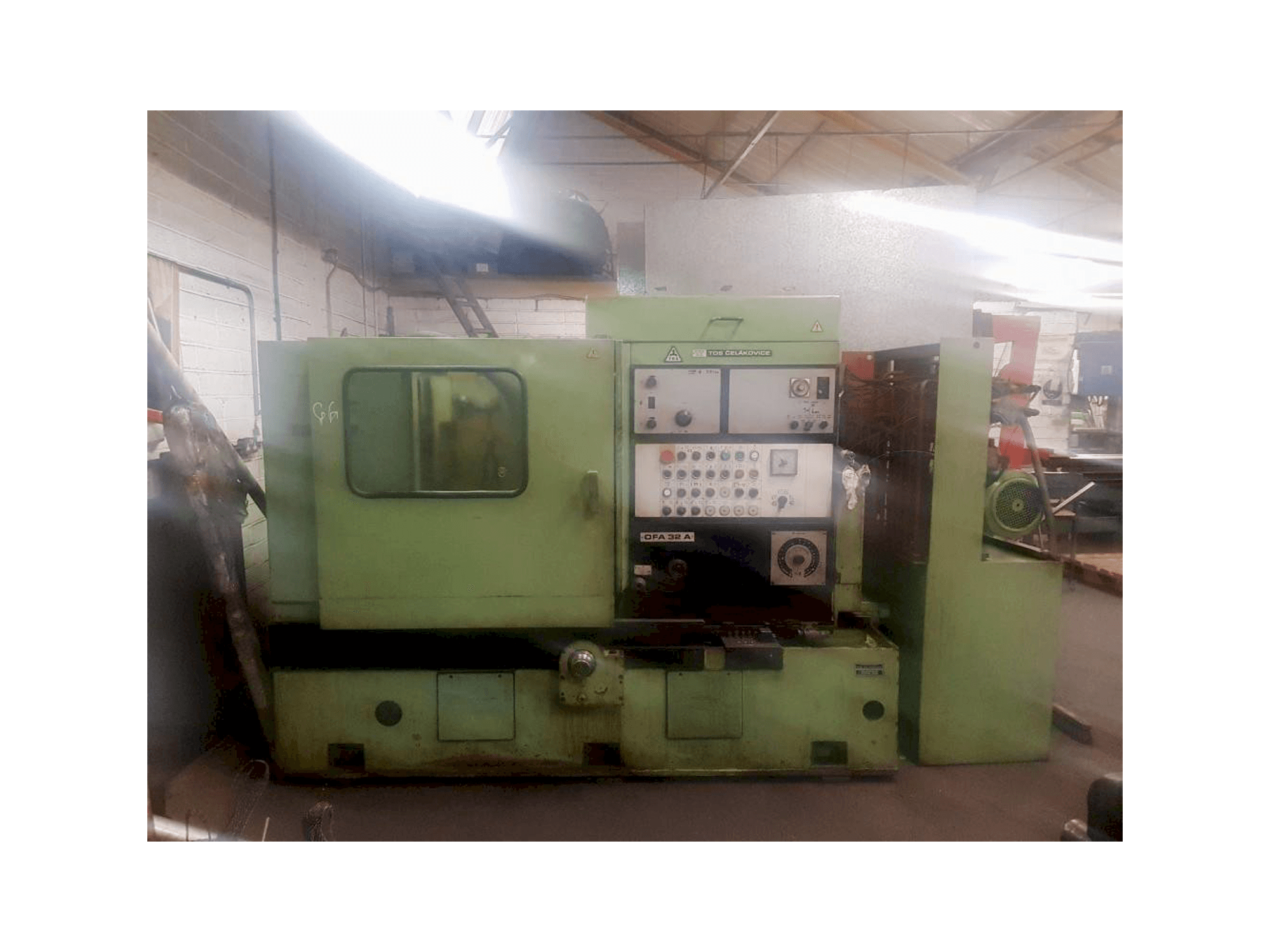 Makine TOS OFA 32 A - Önden görünüm