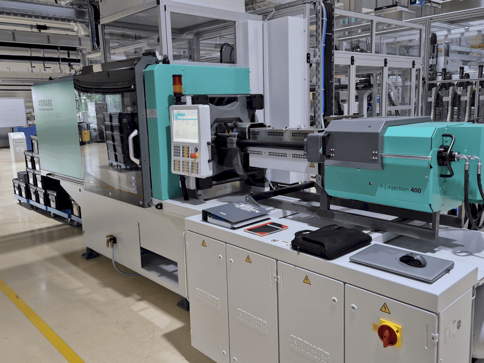 Makine Arburg Allrounder 520S 1600-400 - Önden görünüm