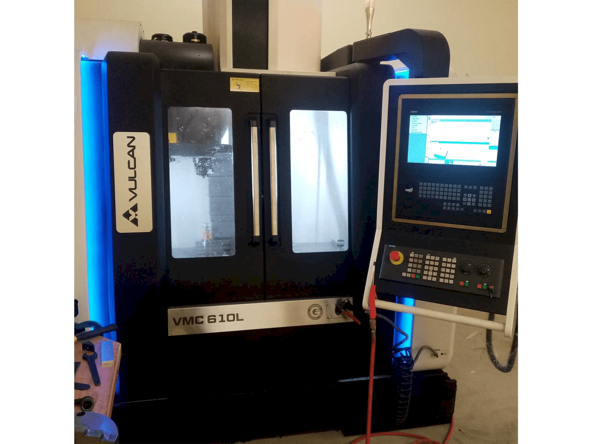 Makine VULCAN VMC 610L - Önden görünüm