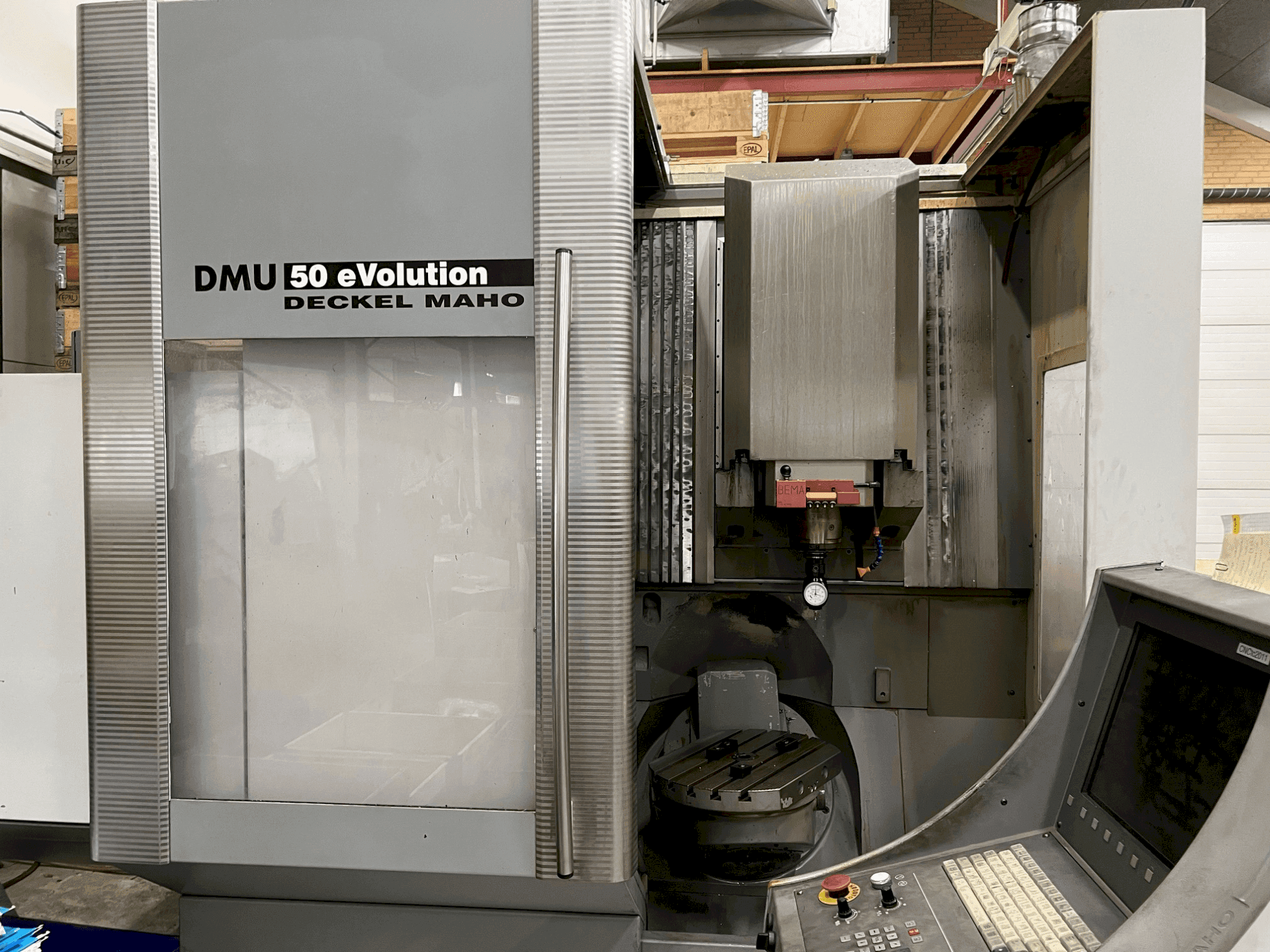 Makine DECKEL MAHO DMU 50 eVolution - Önden görünüm