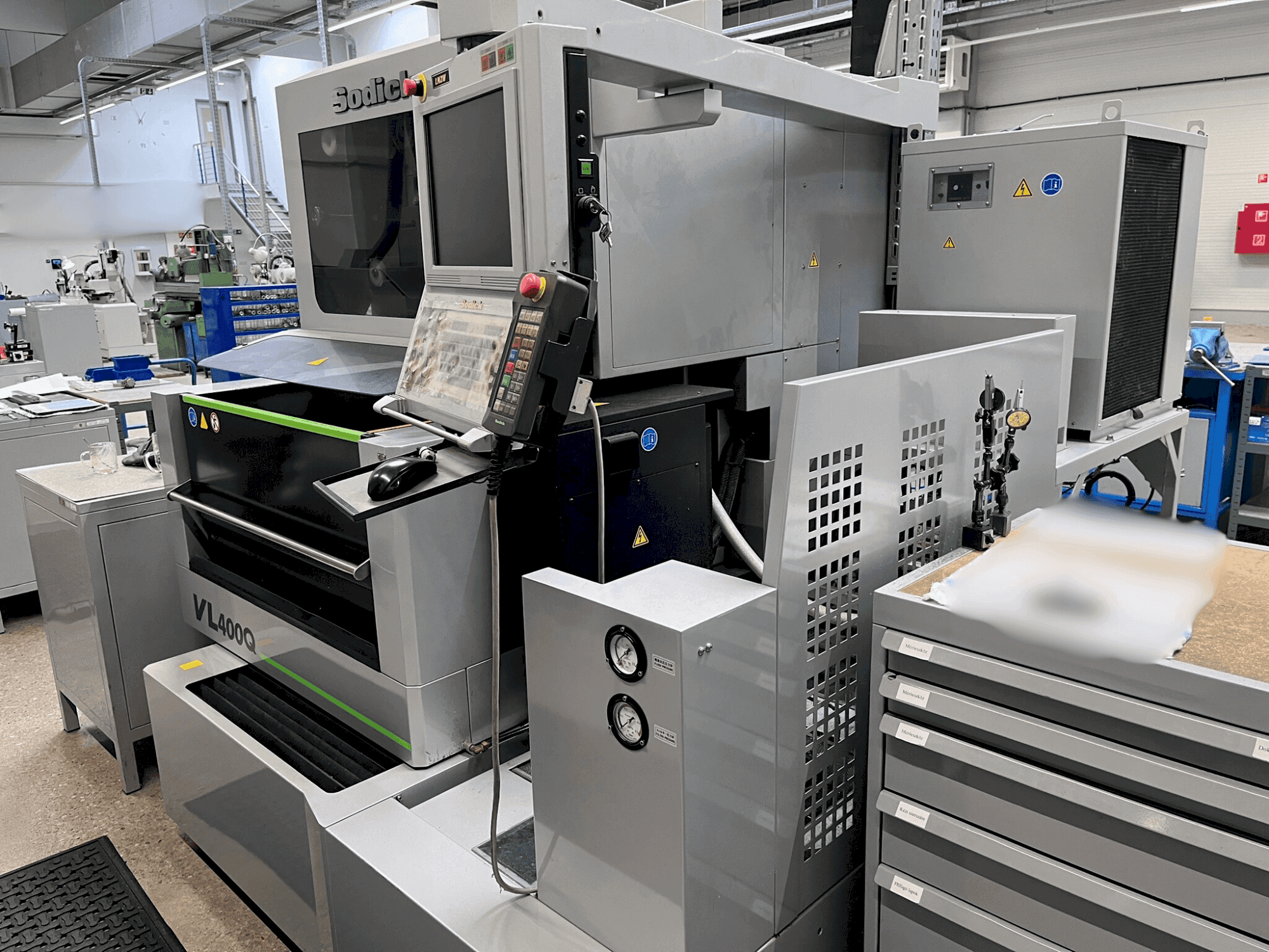 Makine Sodick VL 400Q - Önden görünüm