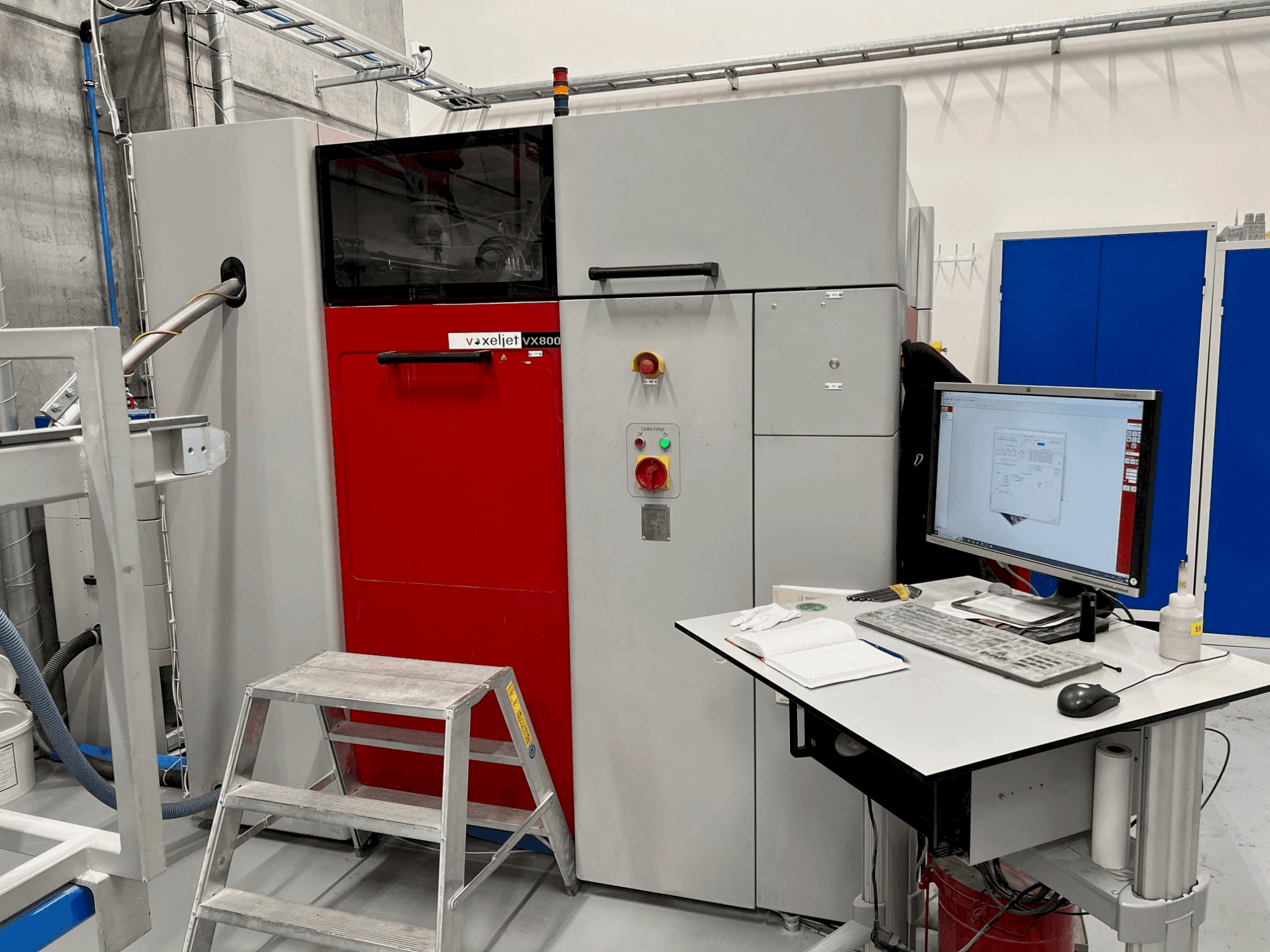 Makine VOXELJET VX800 (2010) - Önden görünüm