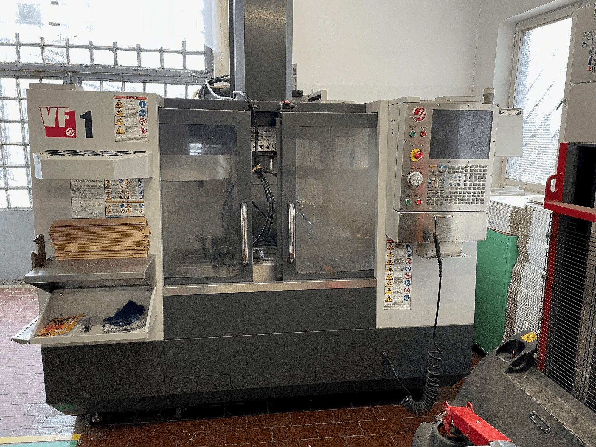 Makine HAAS VF-1 - Önden görünüm